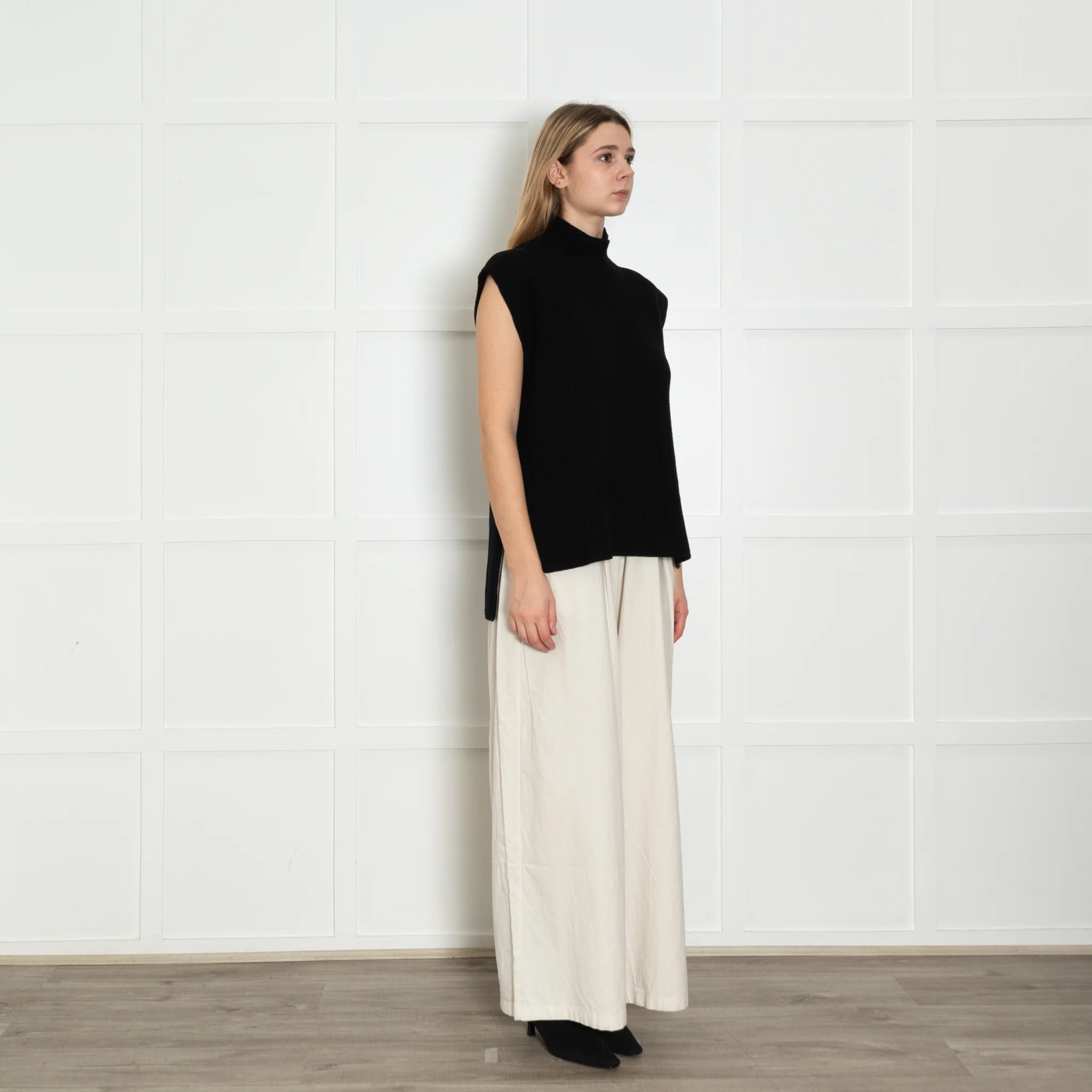 Cefinn Black Ribbed Knit Sleeveless Top - Image 7