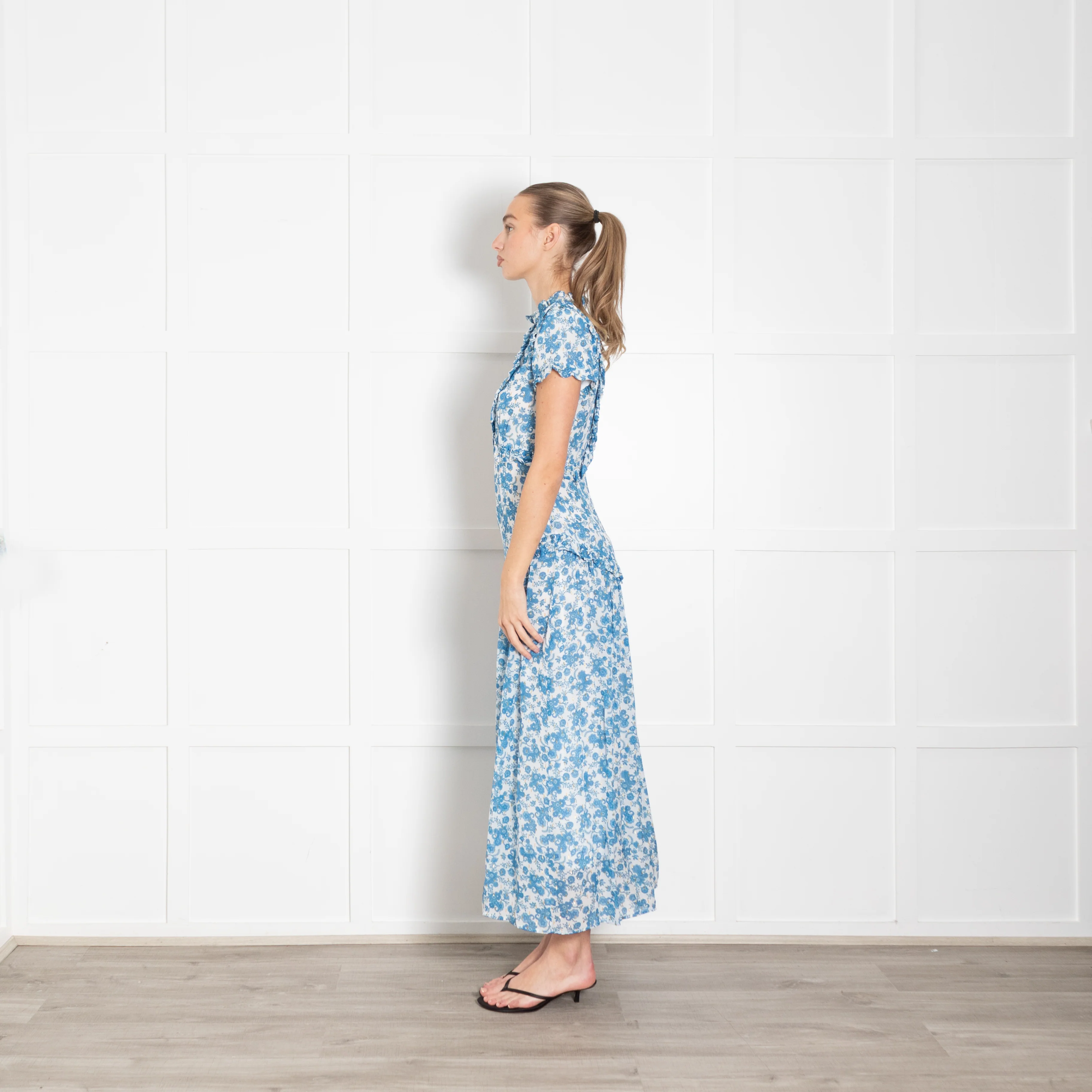 Cefinn Blue and White Floral High Neck Midi Dress - Image 4