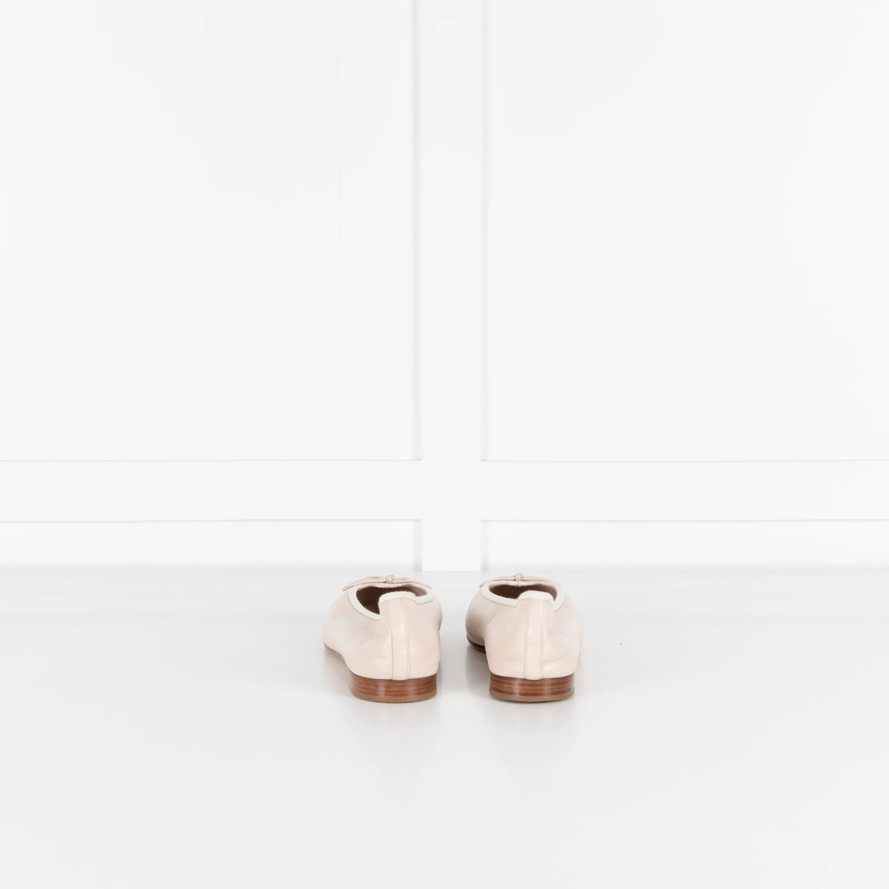 Chanel Beige Lamb Skin Leather CC Bow Ballet Shoes - Image 5