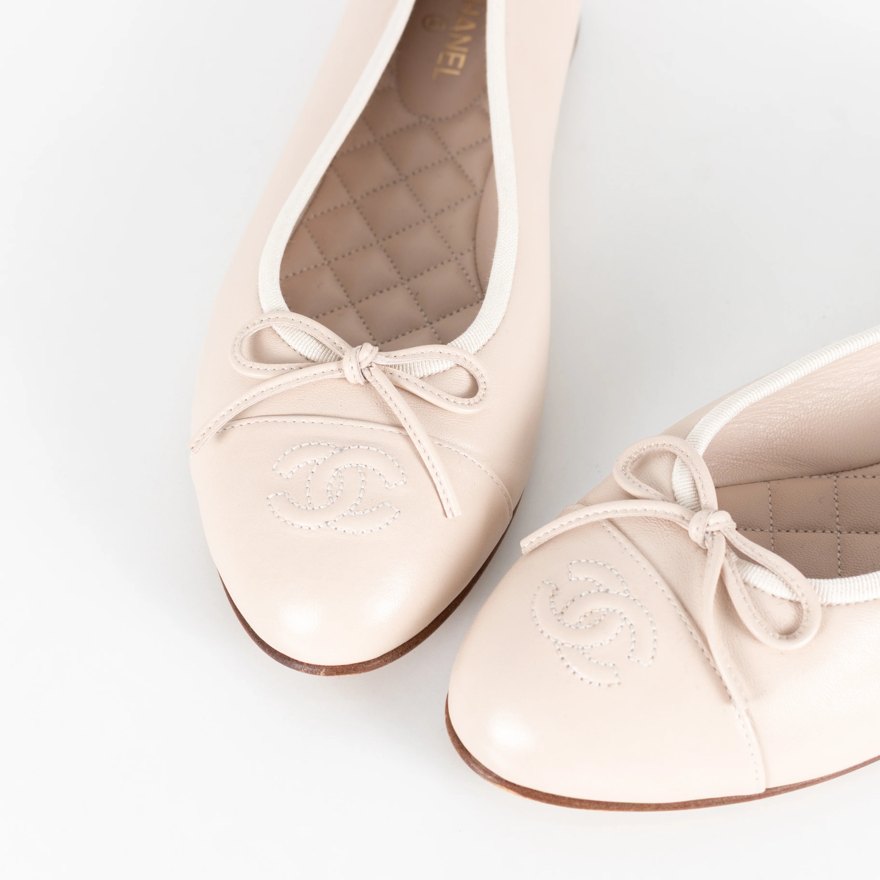 Chanel Beige Lamb Skin Leather CC Bow Ballet Shoes - Image 9