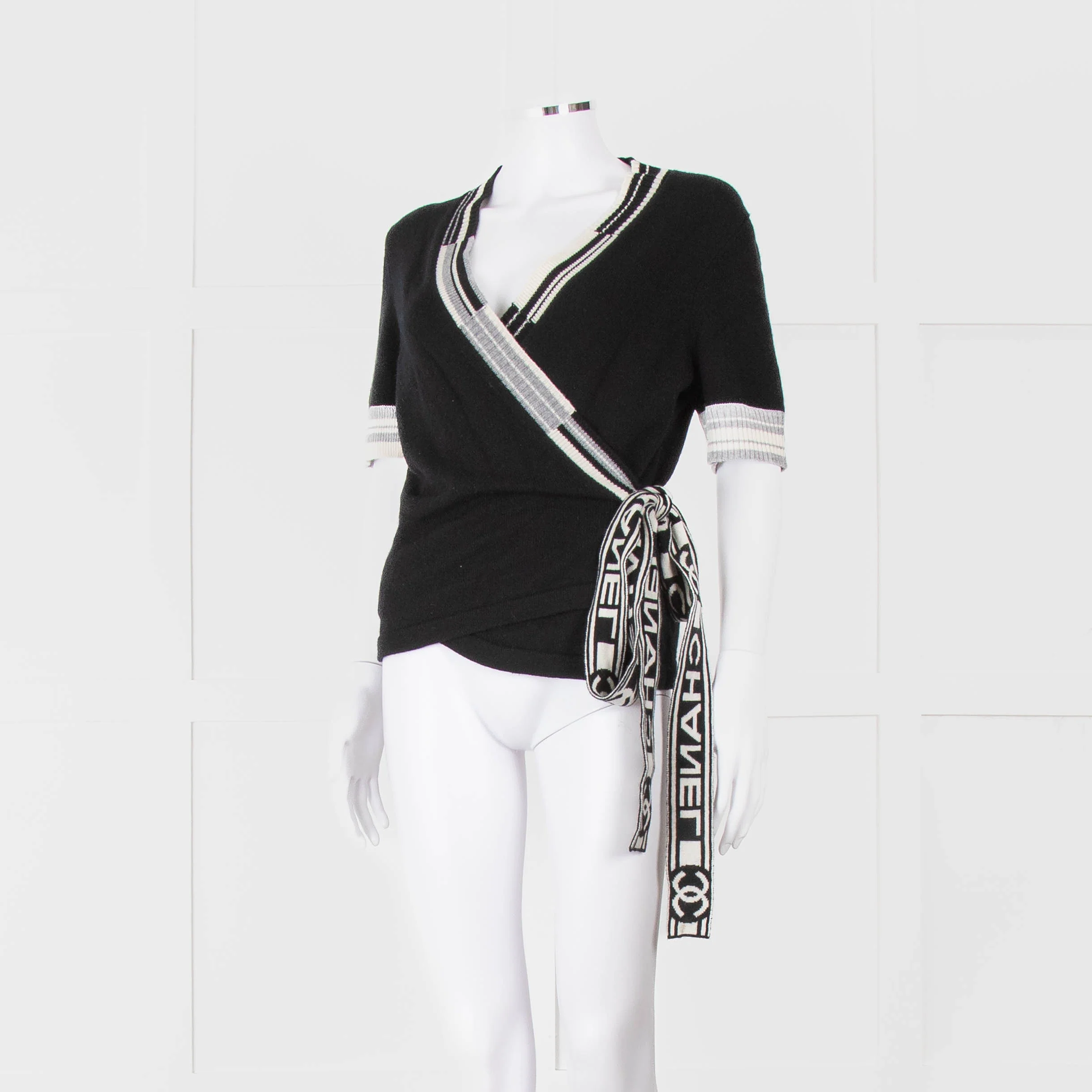Chanel Black Cashmere Short Sleeve Logo Cardigan - Image 8