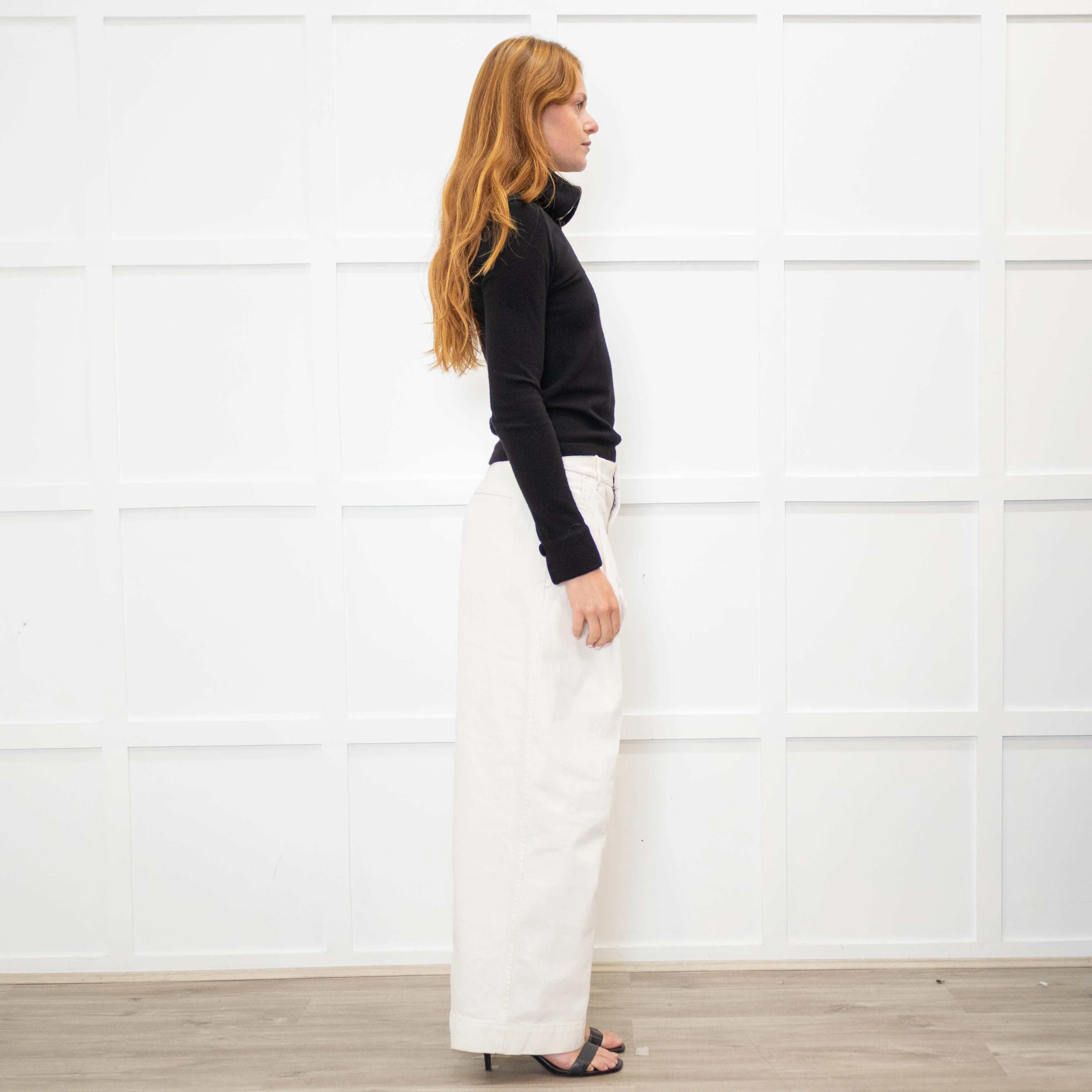 Chanel Black Cashmere Sweater With Cream Inset Collar - Image 6