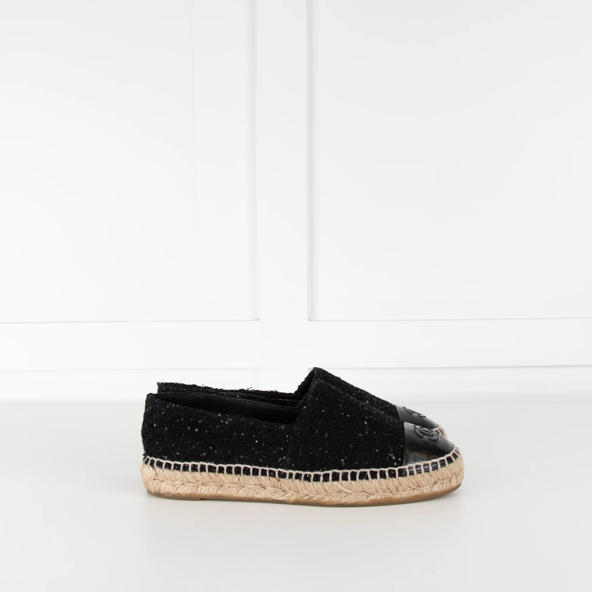 Chanel Black CC Cap Toe Sequin Tweed Flat Espadrilles - Image 4