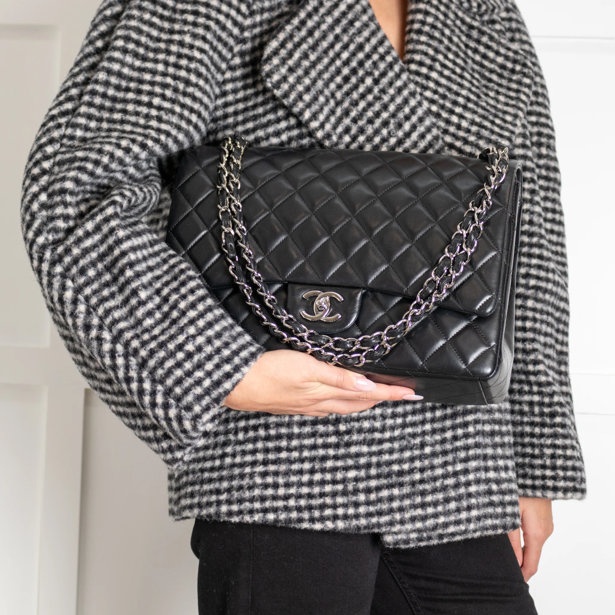 Chanel Black Lambskin Maxi Classic Double Flap Bag - Image 6