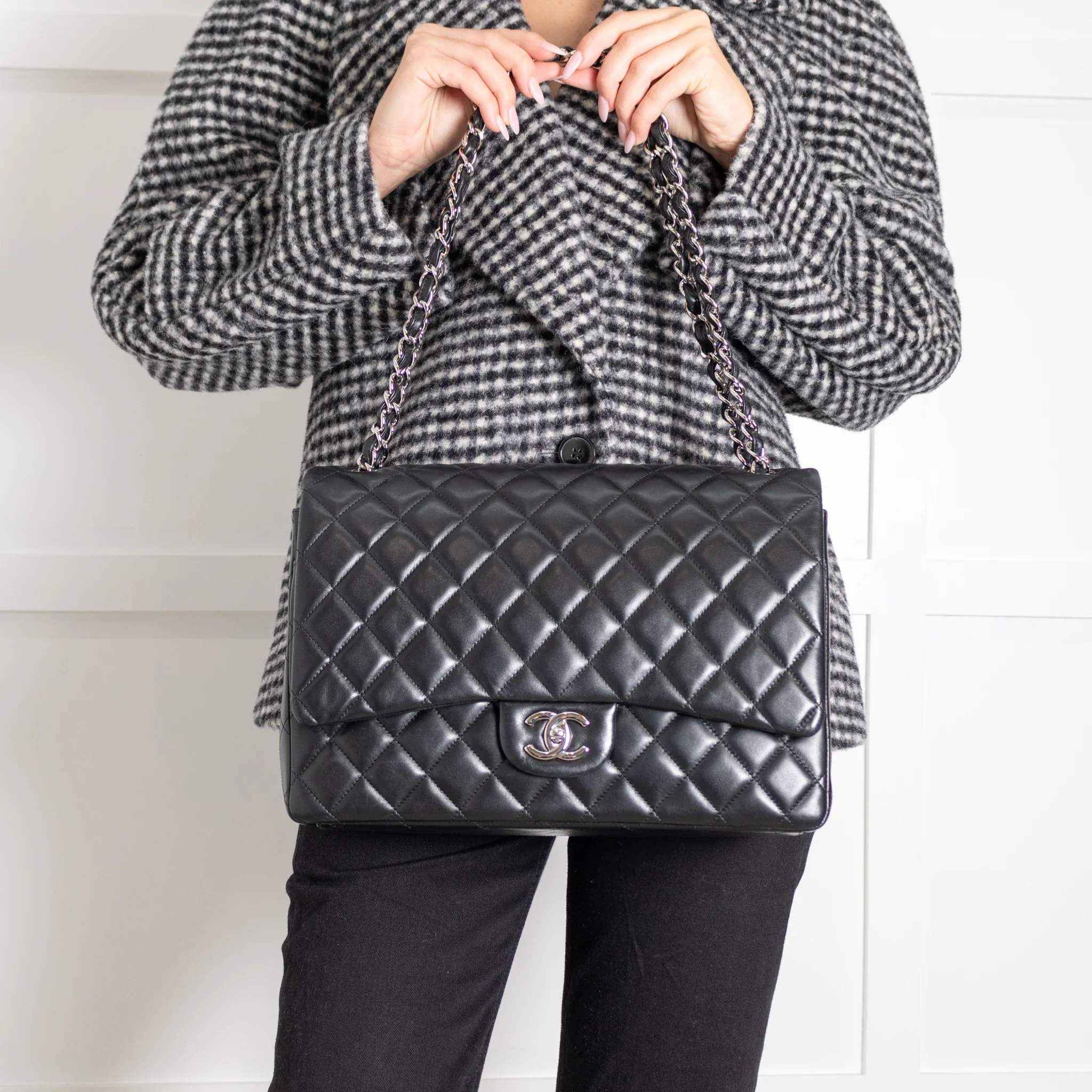 Chanel Black Lambskin Maxi Classic Double Flap Bag - Image 8
