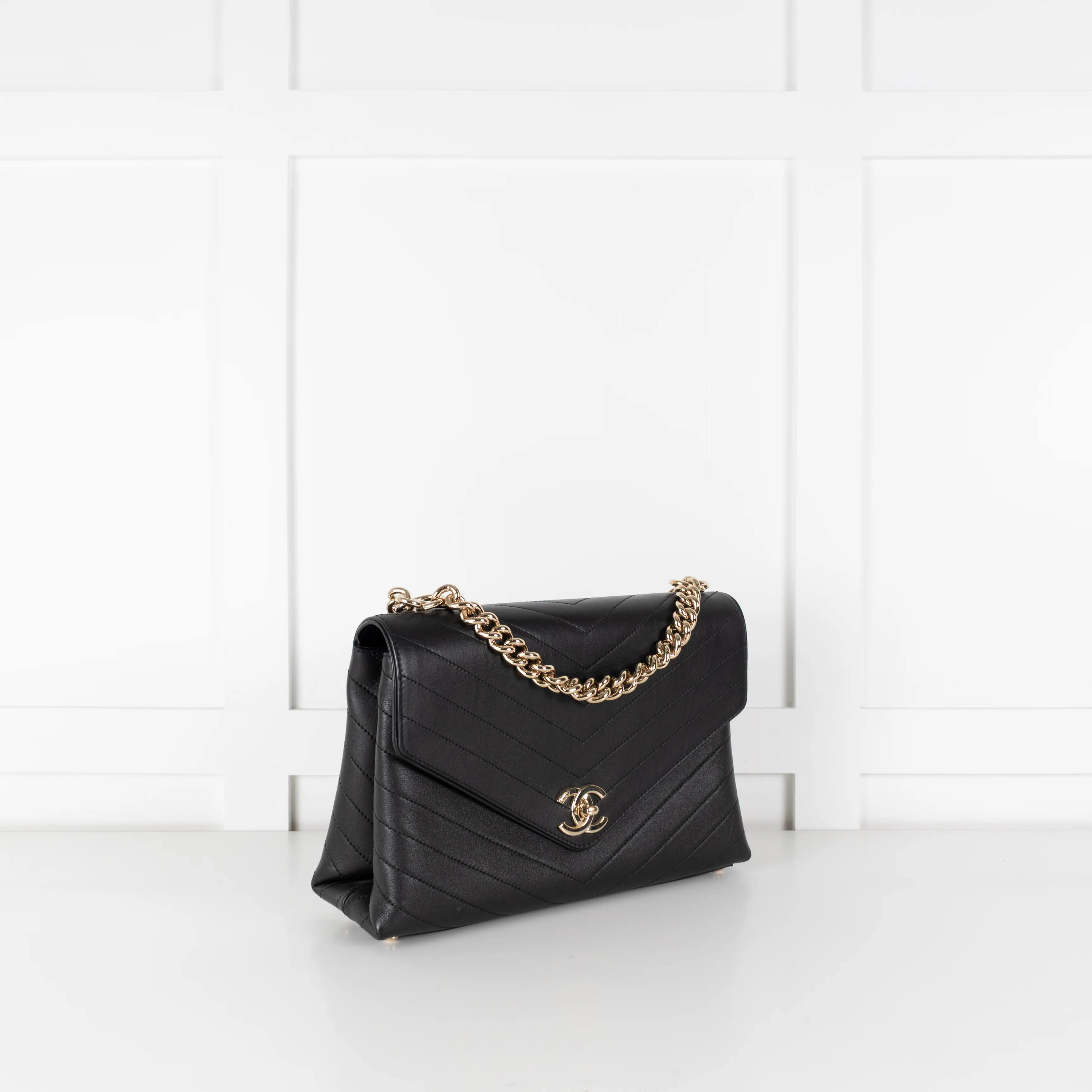 Chanel Black Leather Chevron Flap Bag - Image 4