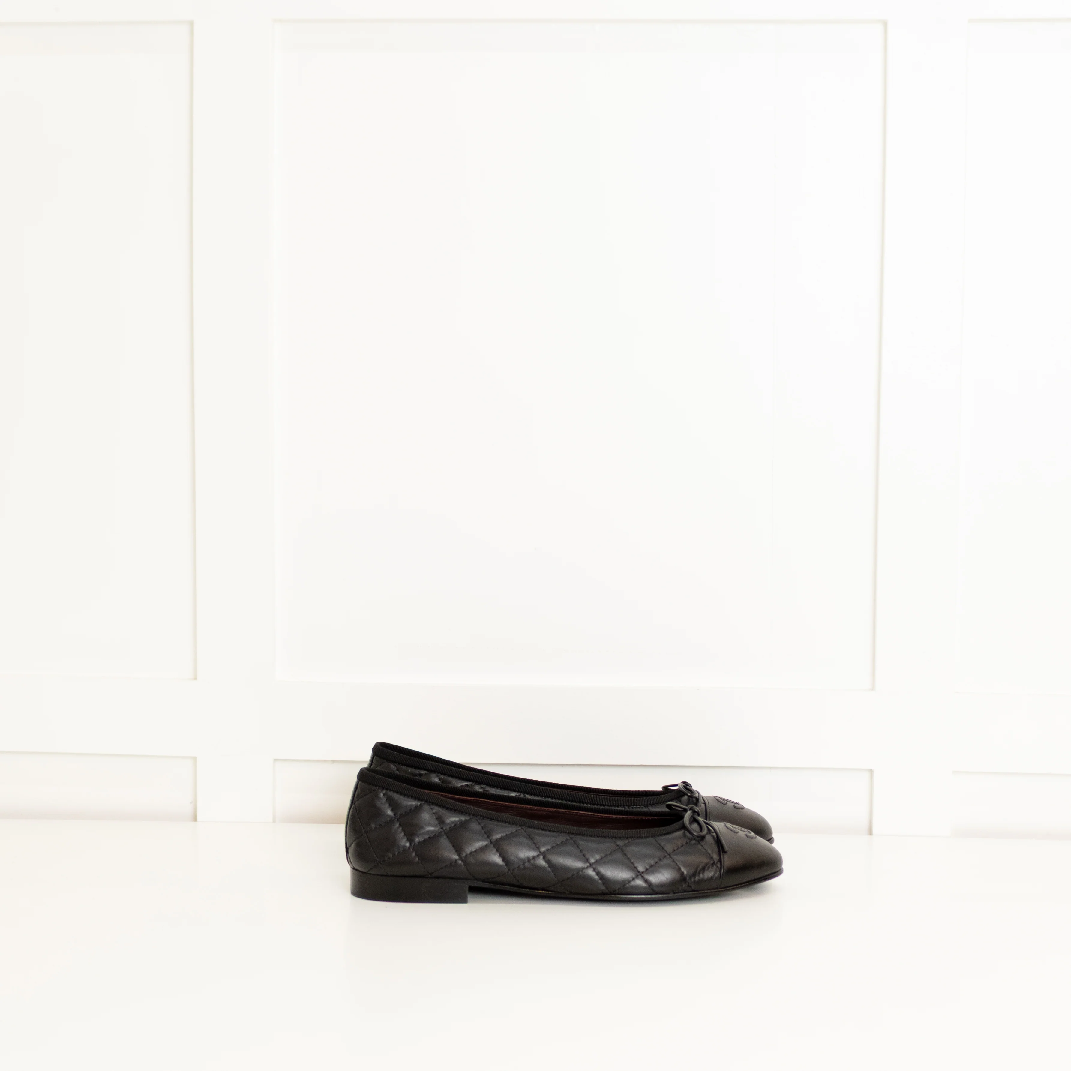 Chanel Black Quilted Lambskin Leather CC Top Flat Ballerinas - Image 6