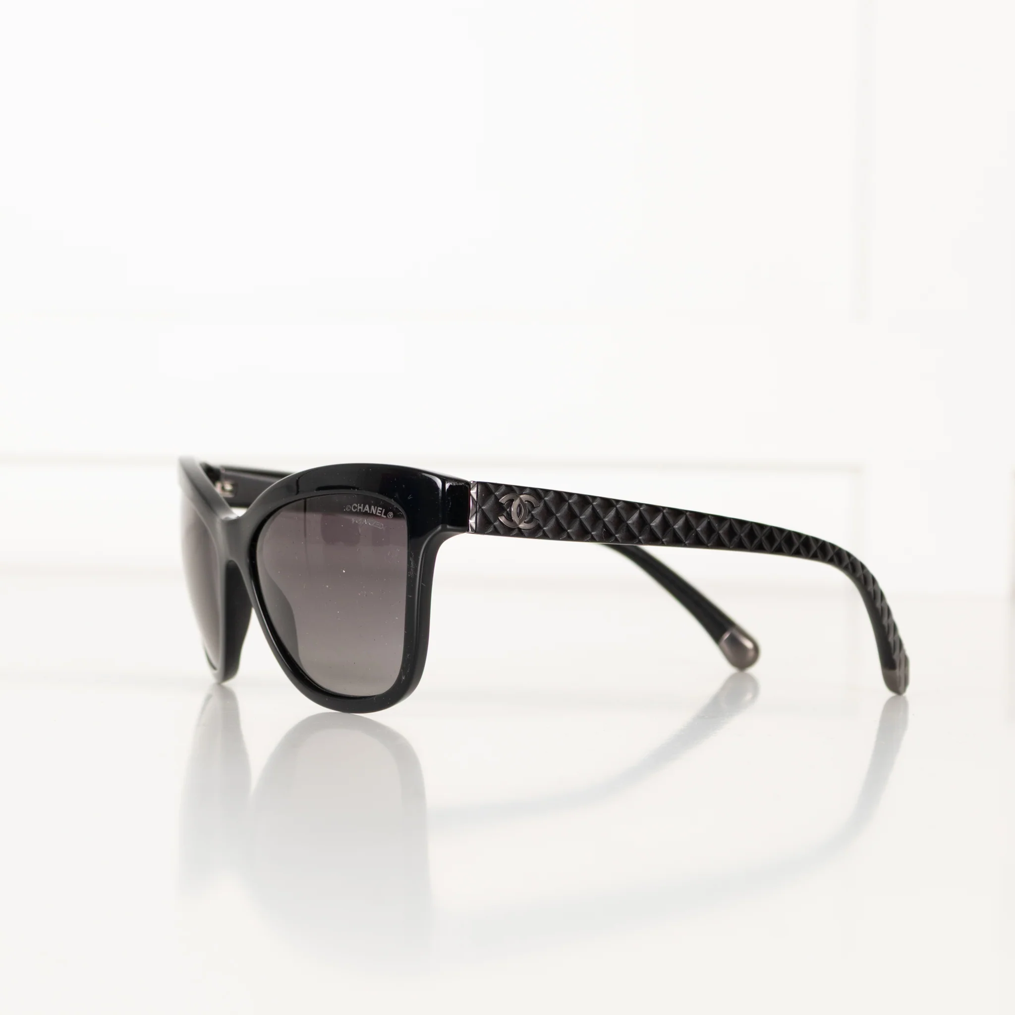 Chanel Black Sunglasses With 'Quilted' Arms - Image 10