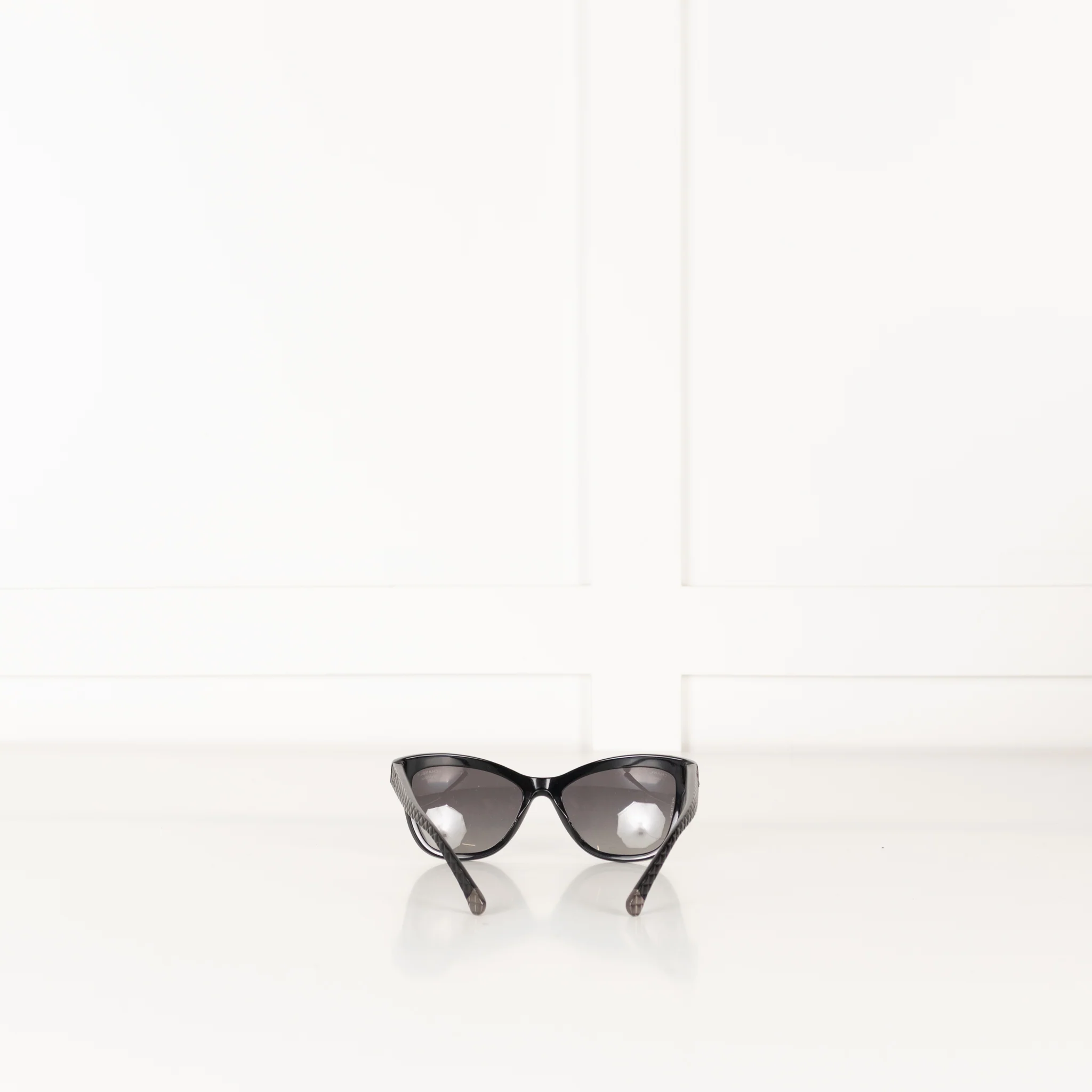 Chanel Black Sunglasses With 'Quilted' Arms - Image 5