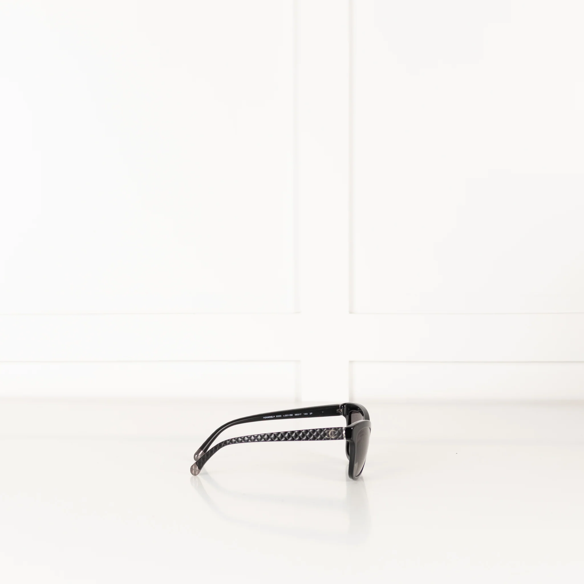Chanel Black Sunglasses With 'Quilted' Arms - Image 6