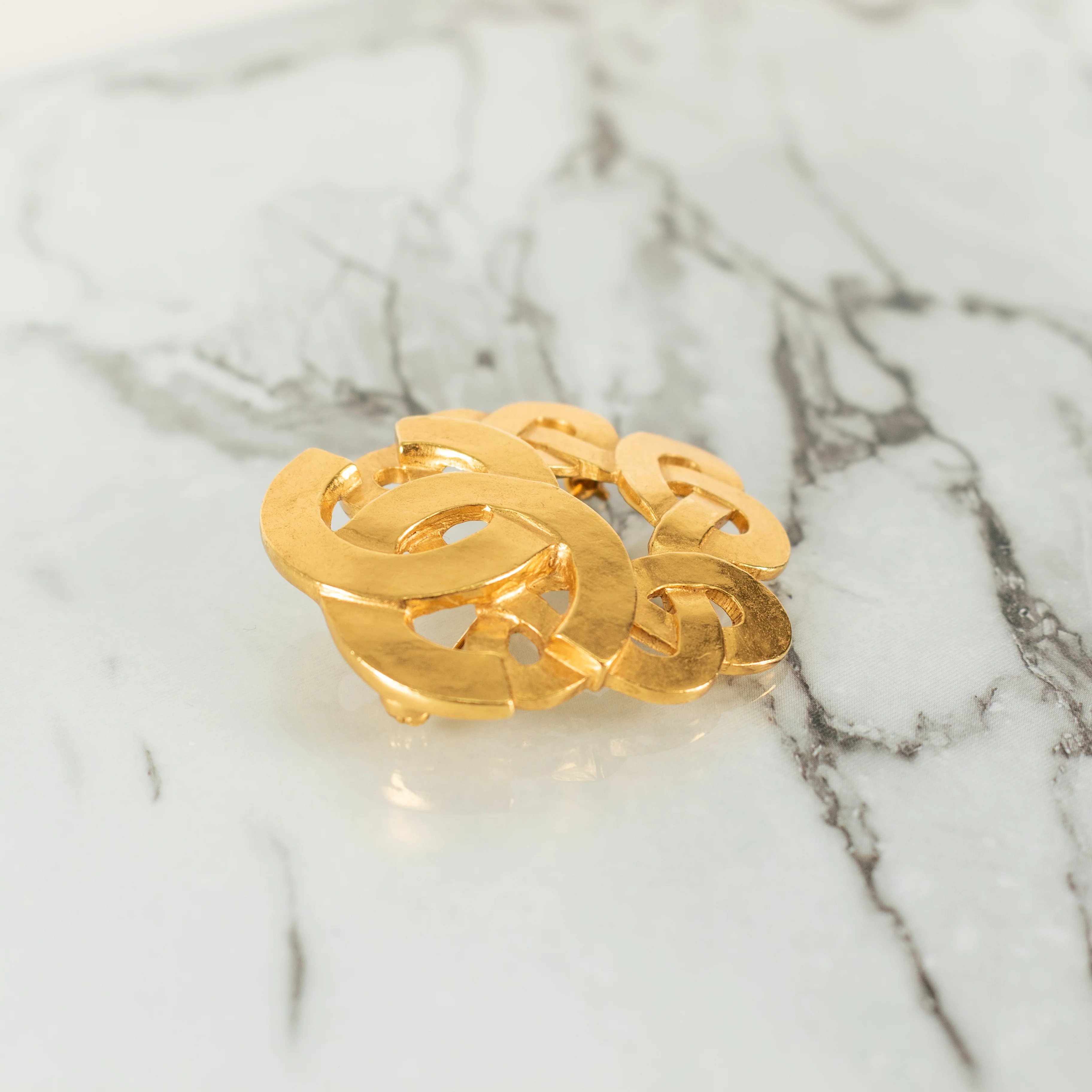Chanel CC Pretzel Link Brooch - Image 5