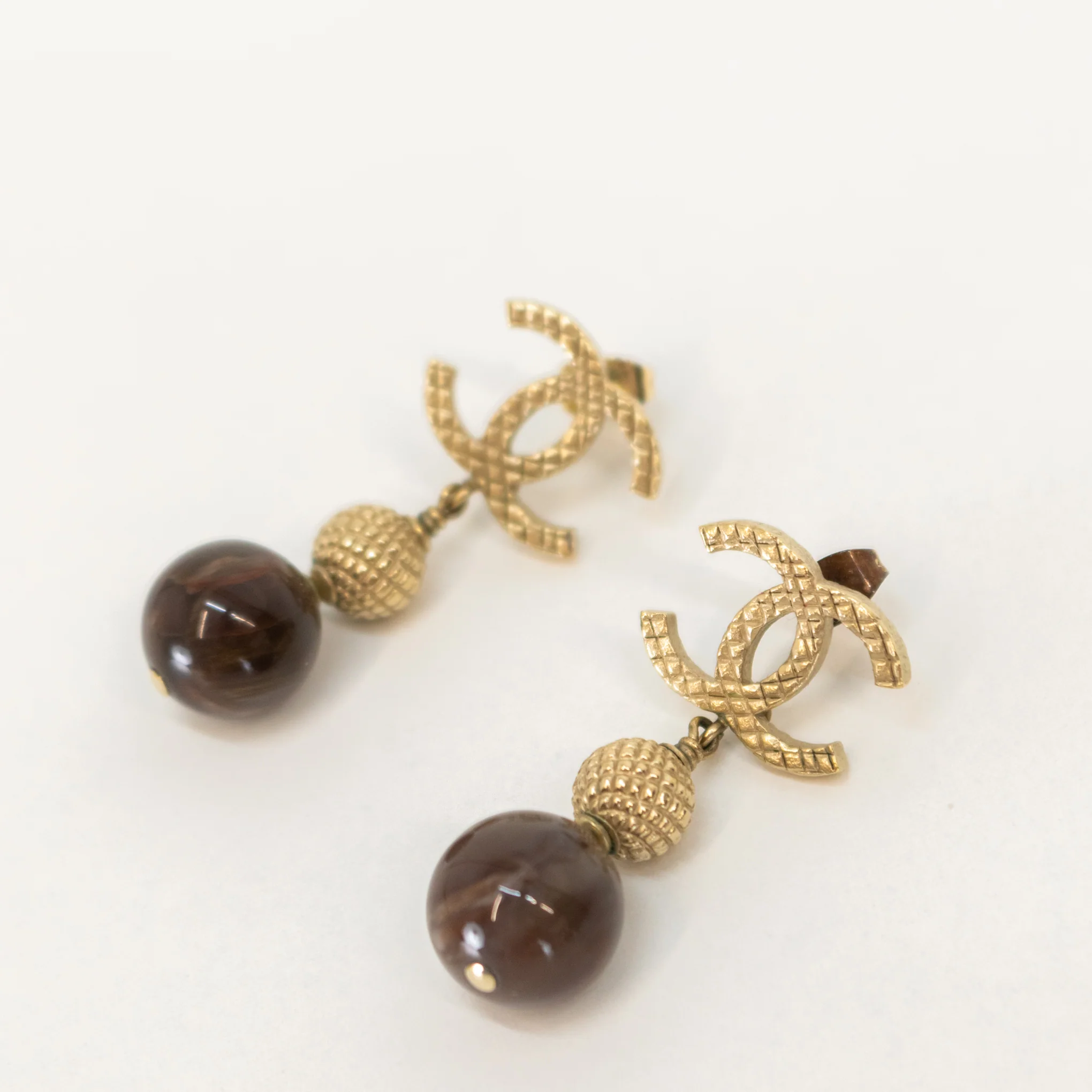 Chanel Champagne Gold CC Drop Earrings - Image 3