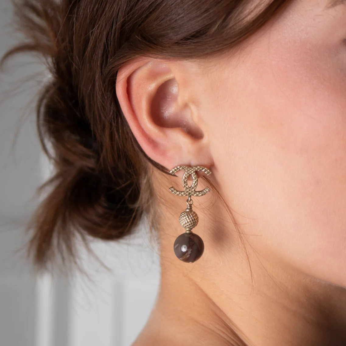 Chanel Champagne Gold CC Drop Earrings - Image 4