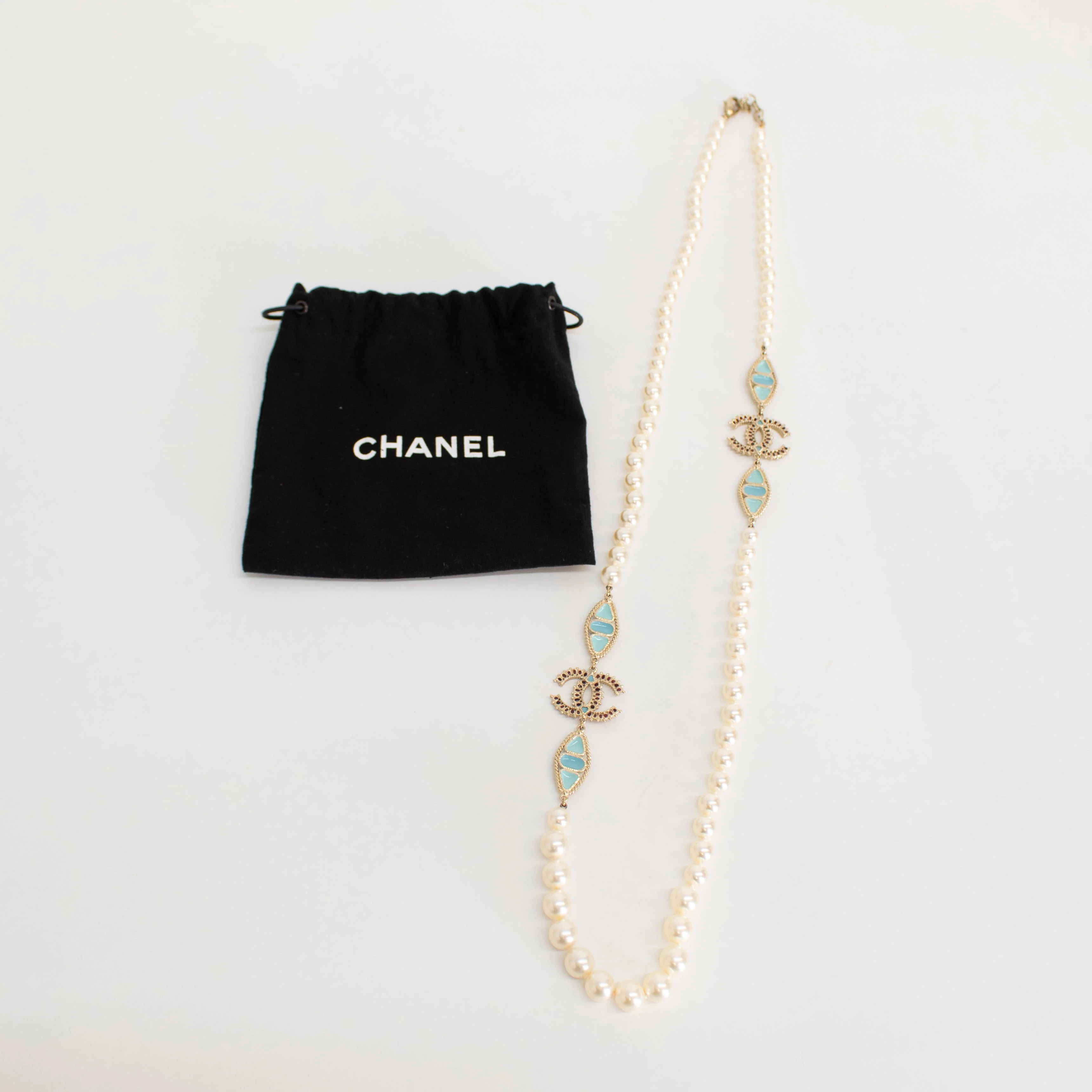 Chanel Cream Faux Pearl & Resin CC bead Necklace - Image 3