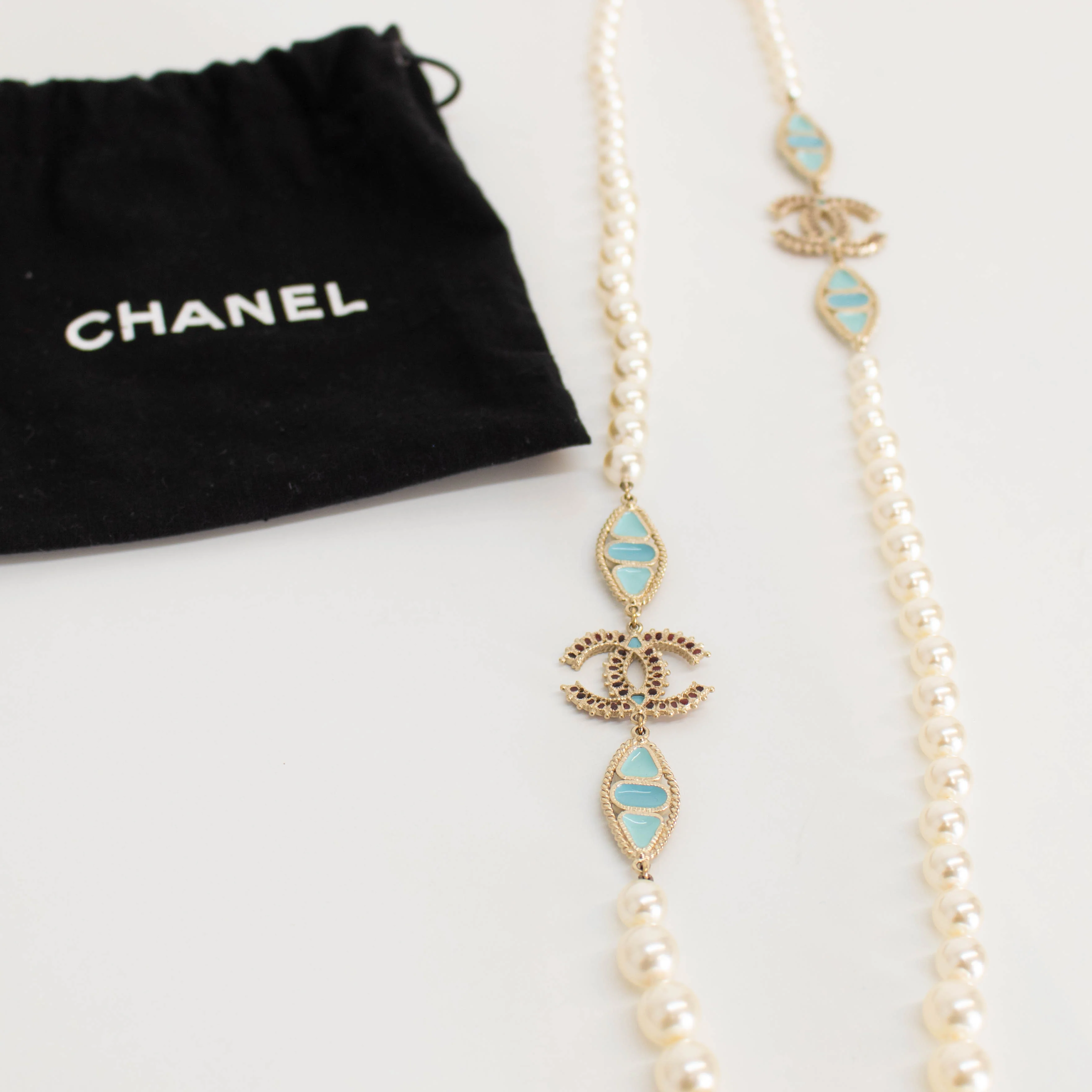 Chanel Cream Faux Pearl & Resin CC bead Necklace - Image 5