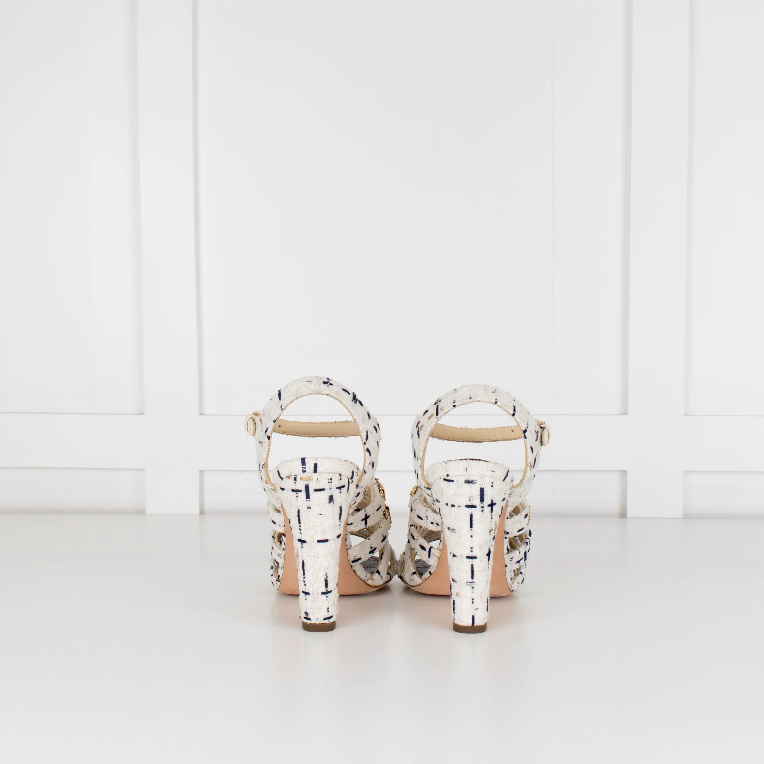 Chanel Cream Tweed Gold Chain Detail Heeled Sandals - Image 4