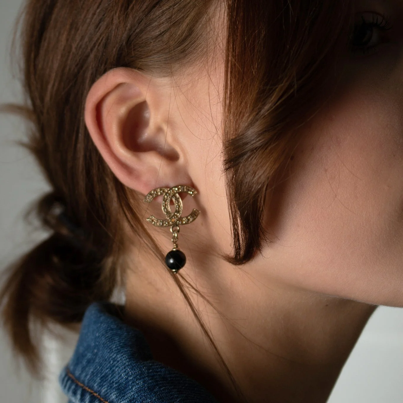 Chanel Gold Black Crystal CC Drop Earrings - Image 4