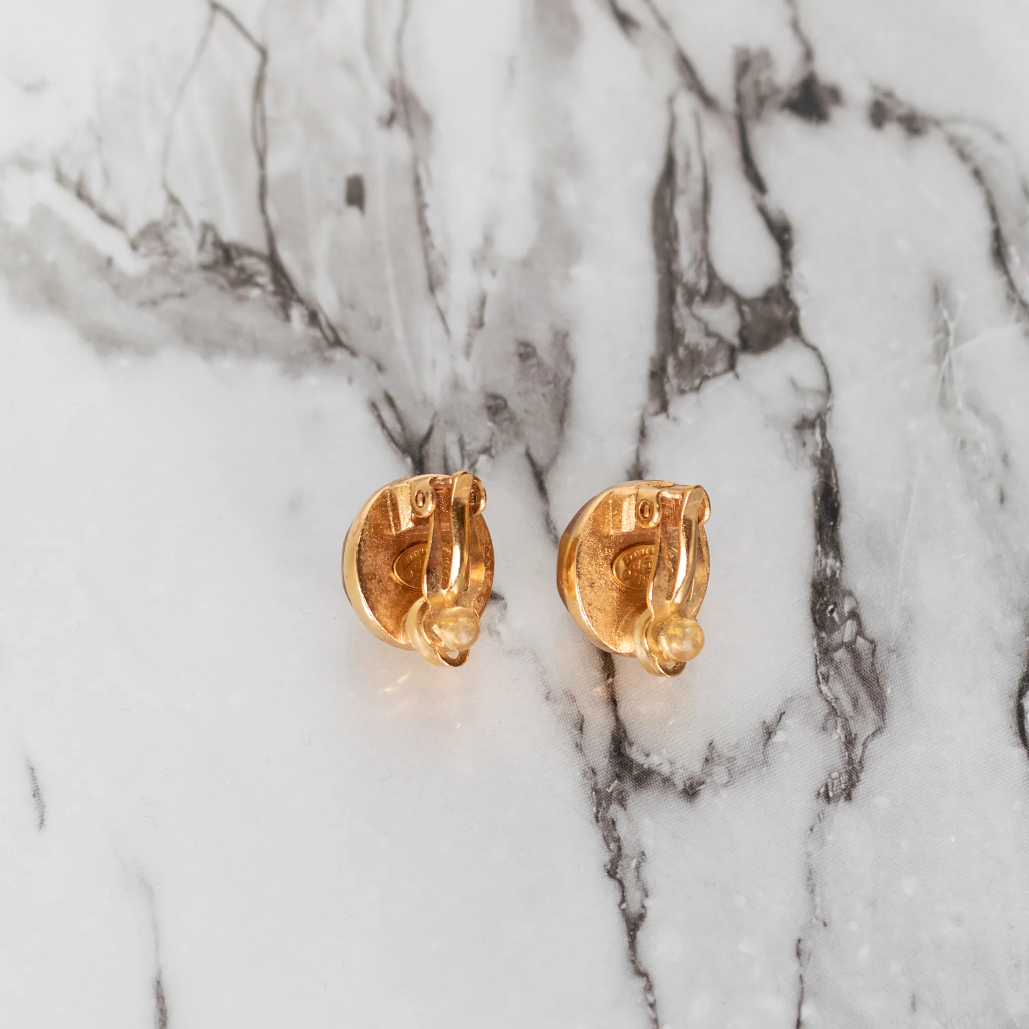 Chanel Gold Gripoix CC Clip On Earrings - Image 4