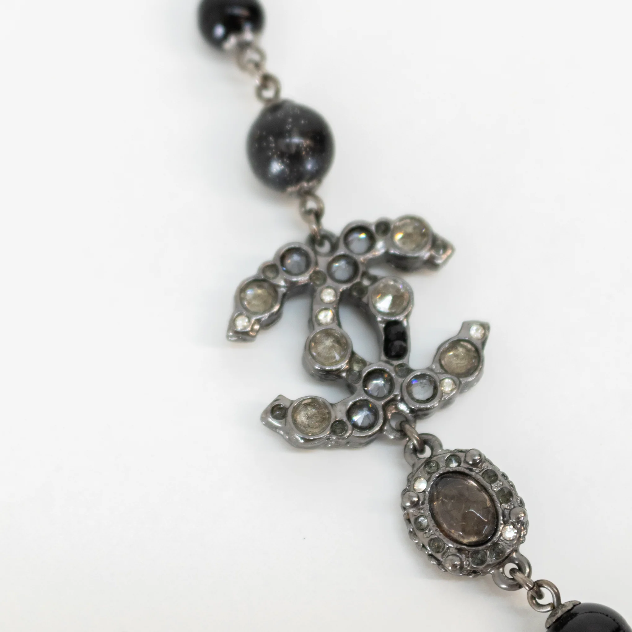 Chanel Gunmetal Silver Pearl Diamante CC Long Necklace - Image 7