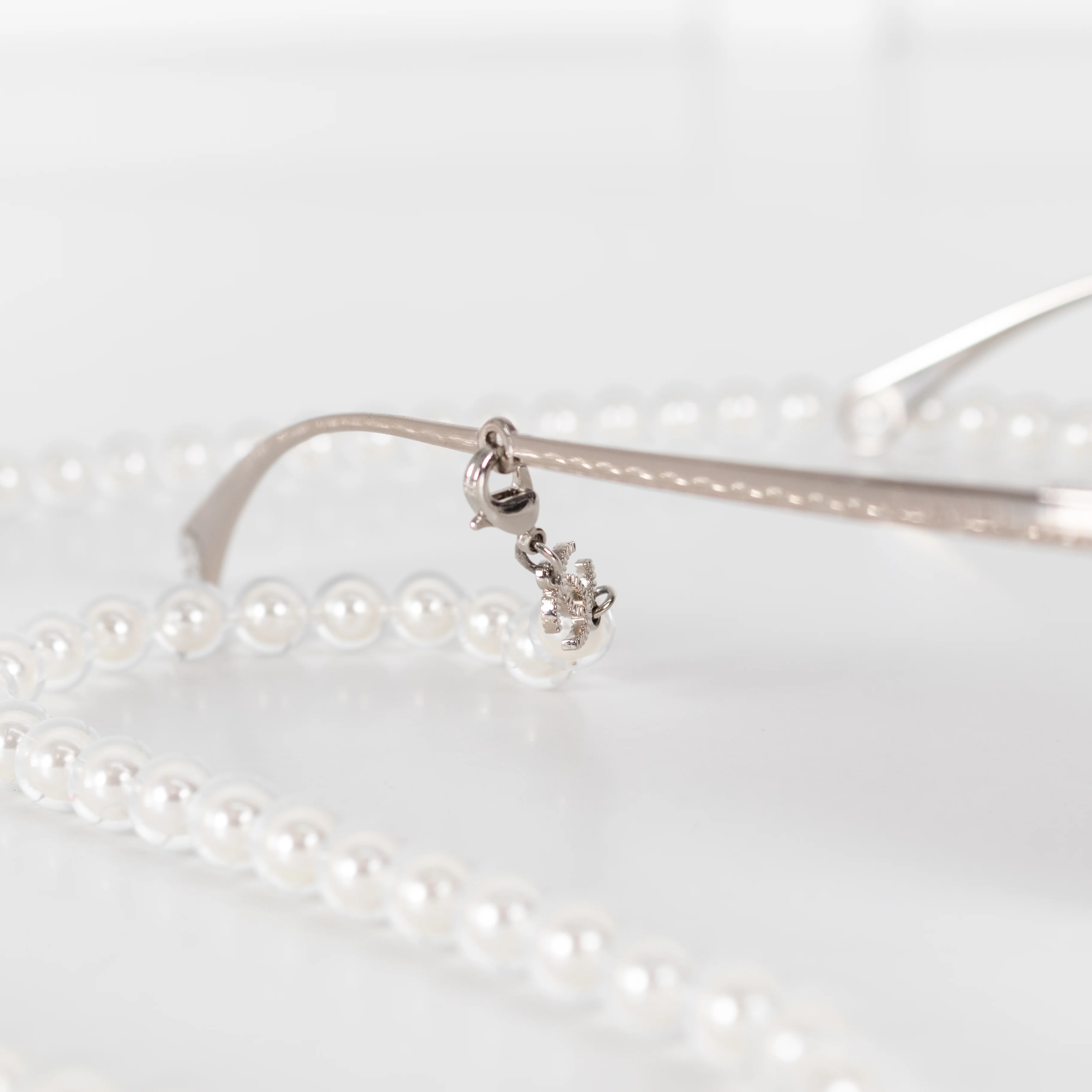 Chanel Light Lens Oversized Butterfly Sunglasses with Pearl Chain - Image 10