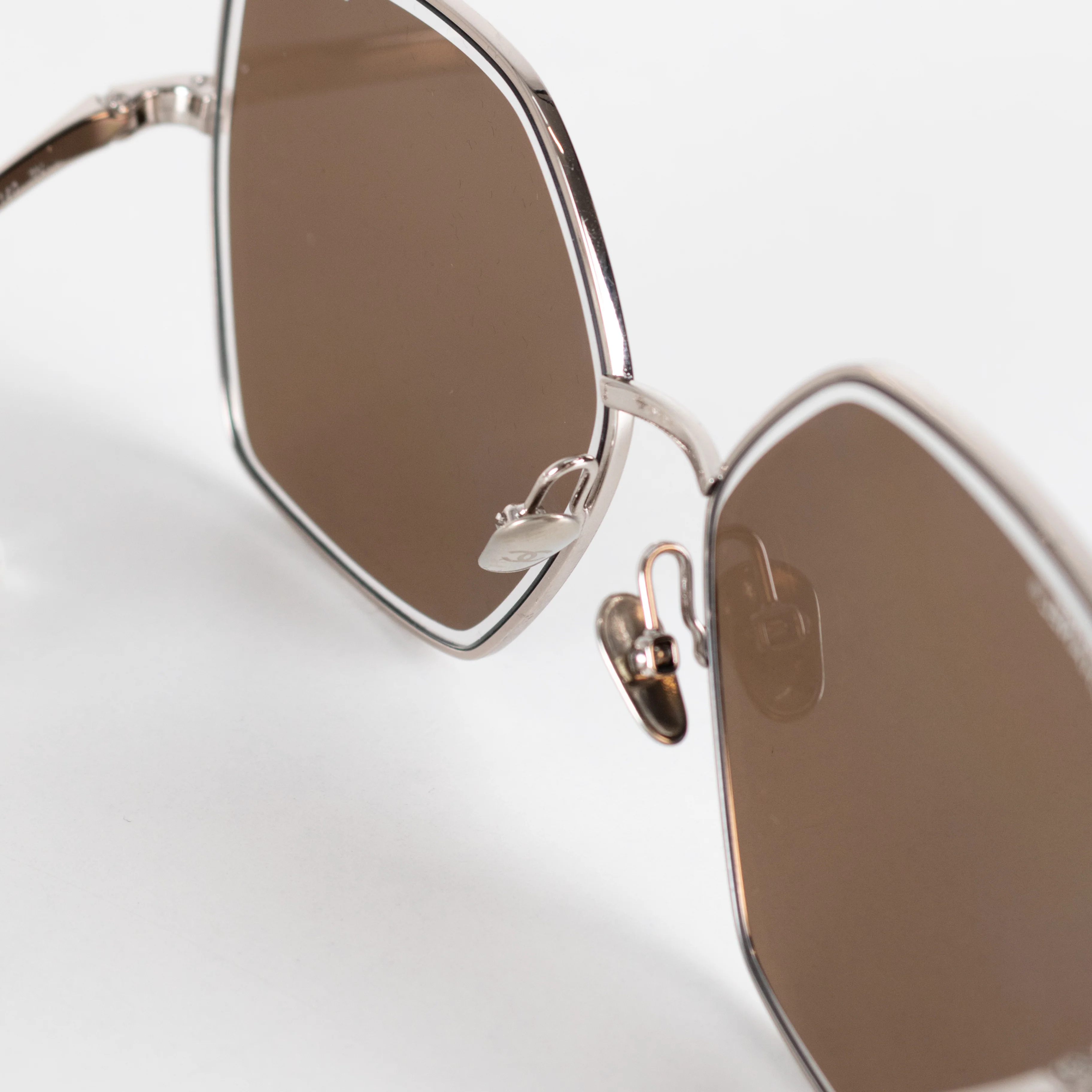 Chanel Light Lens Oversized Butterfly Sunglasses with Pearl Chain - Image 12