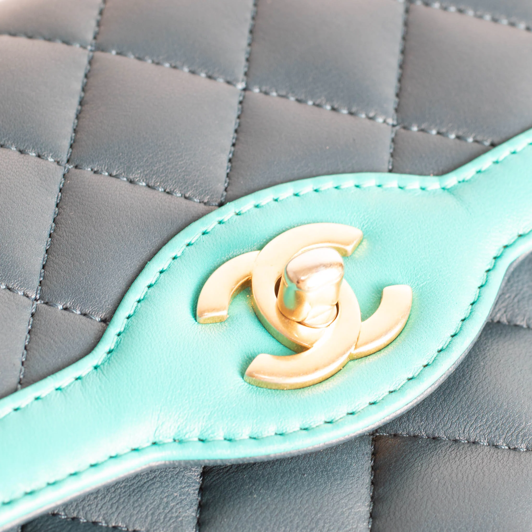 Chanel Navy Turquoise Two Tone Quilted Lambskin Medium Single Flap Bag - Image 10