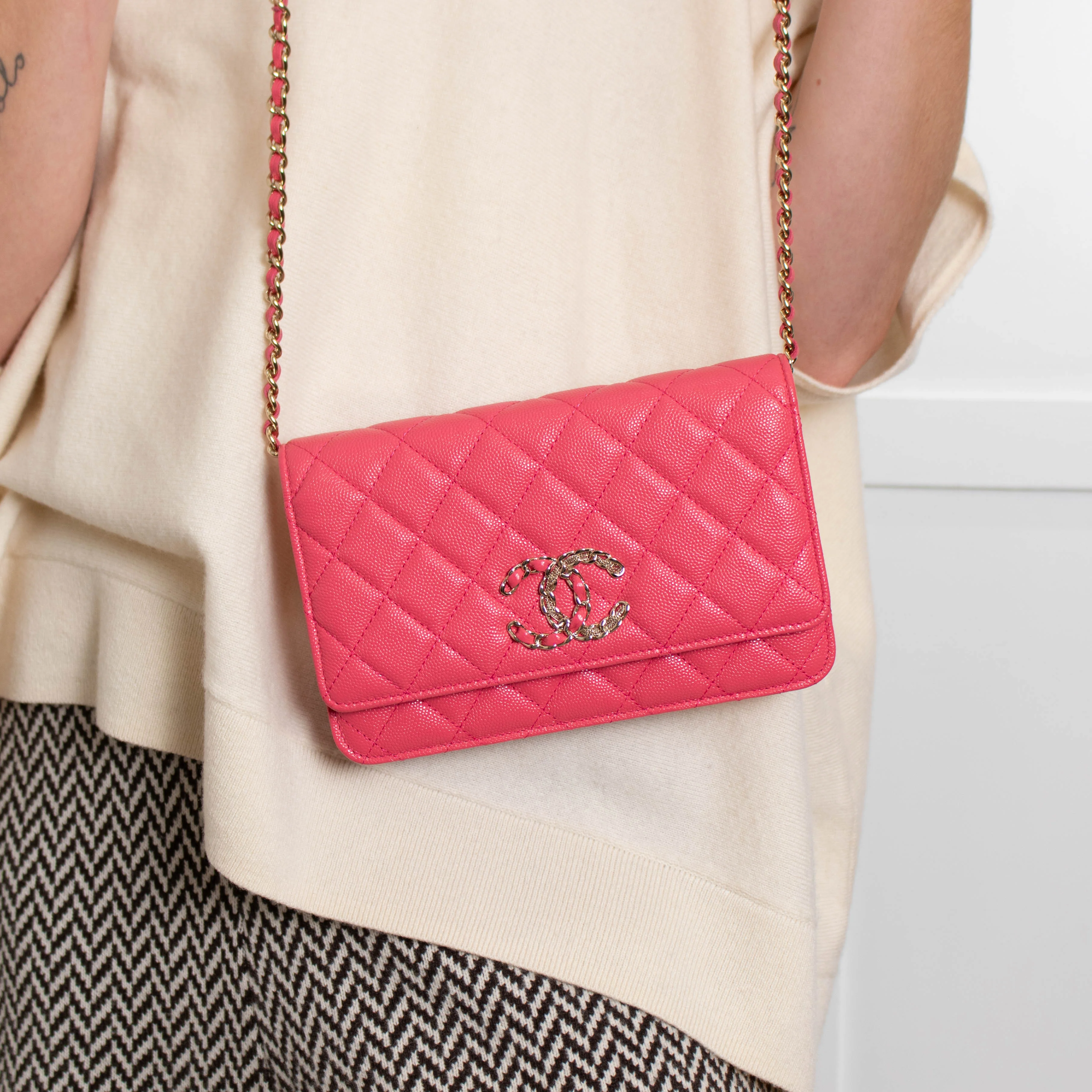 Chanel Pink Caviar Leather Wallet On Chain - Image 4