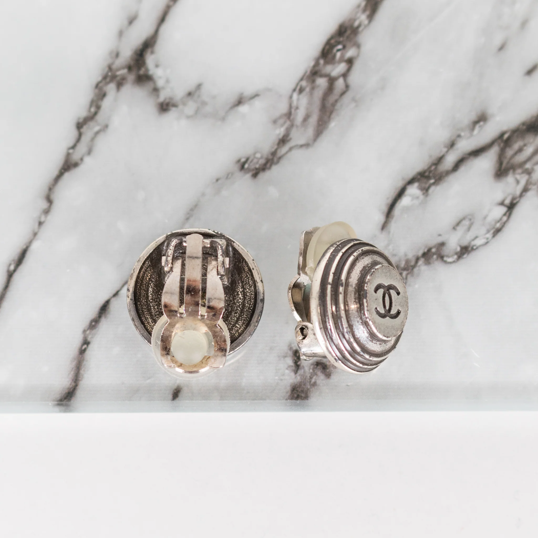 Chanel Silver CC Round Clip On Earrings - Image 4