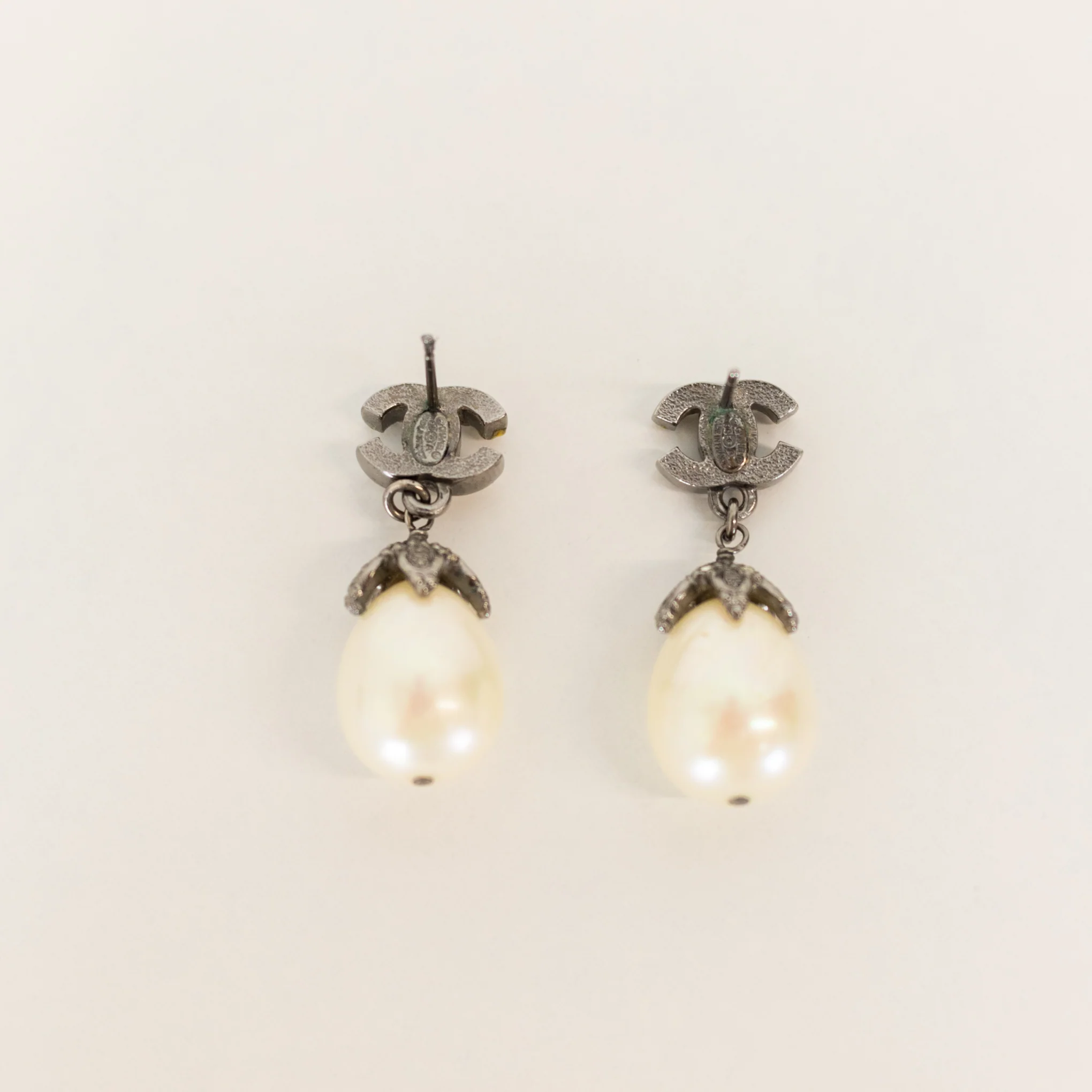 Chanel Dark Silver Rhinestone CC Pearl Drop Earrings - Image 6