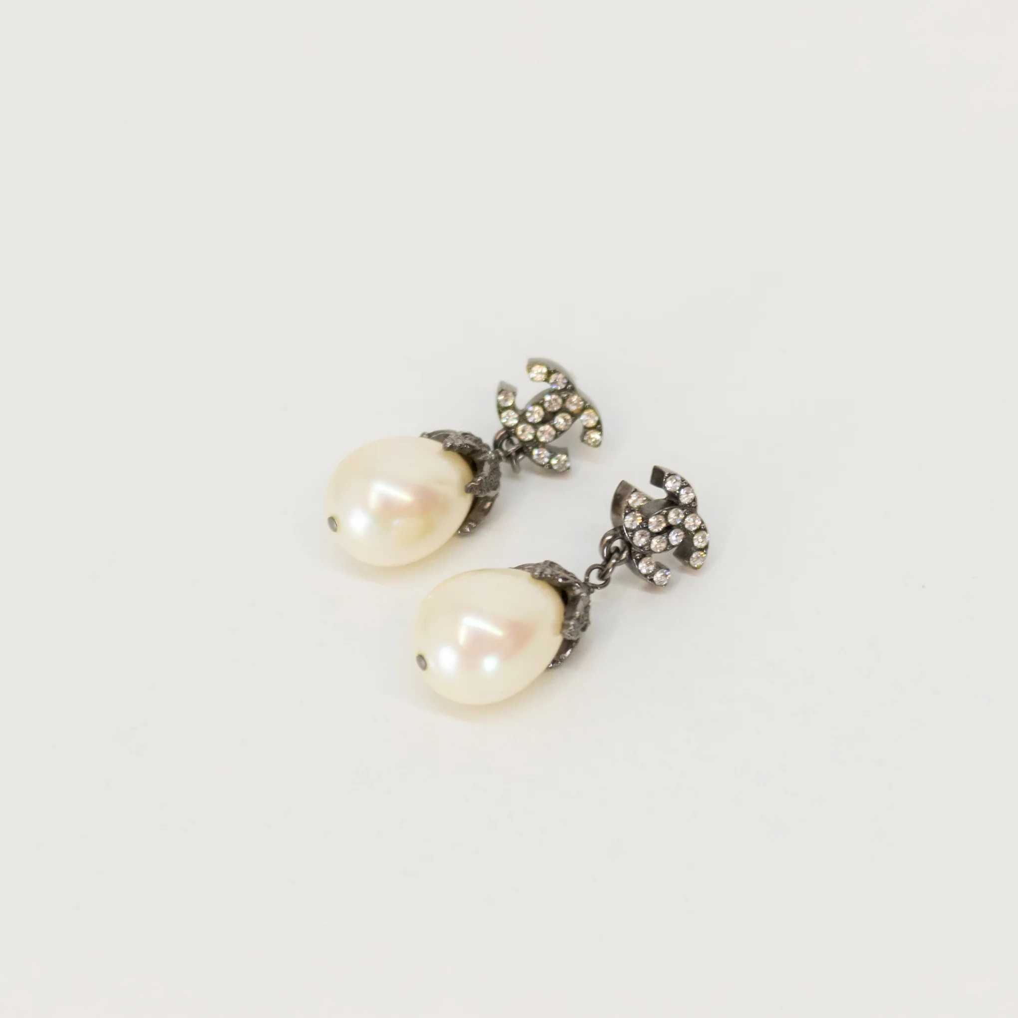 Chanel Dark Silver Rhinestone CC Pearl Drop Earrings - Image 8