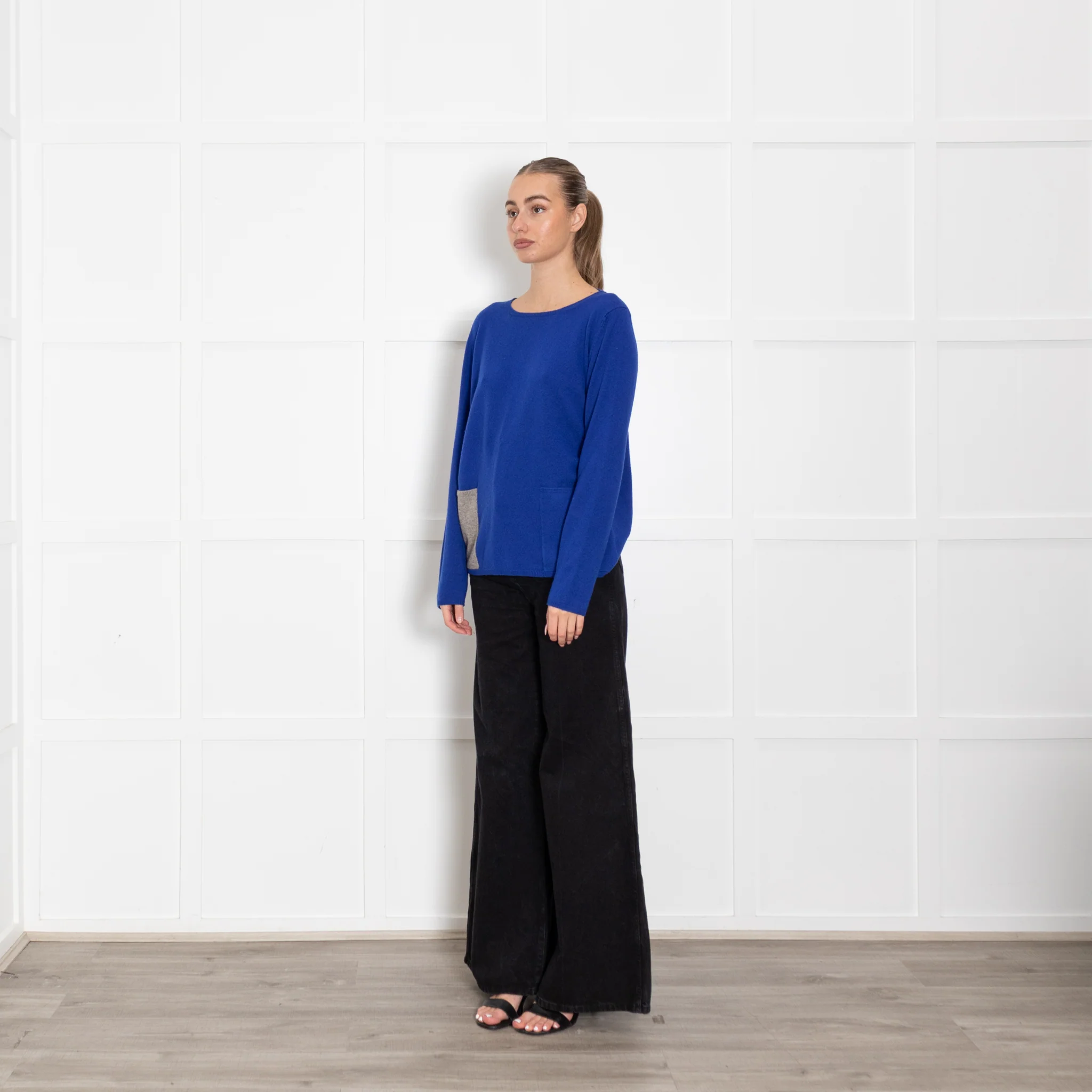 CHINTI & PARKER Blue Cashmere Jumper With Grey Pocket - Image 3