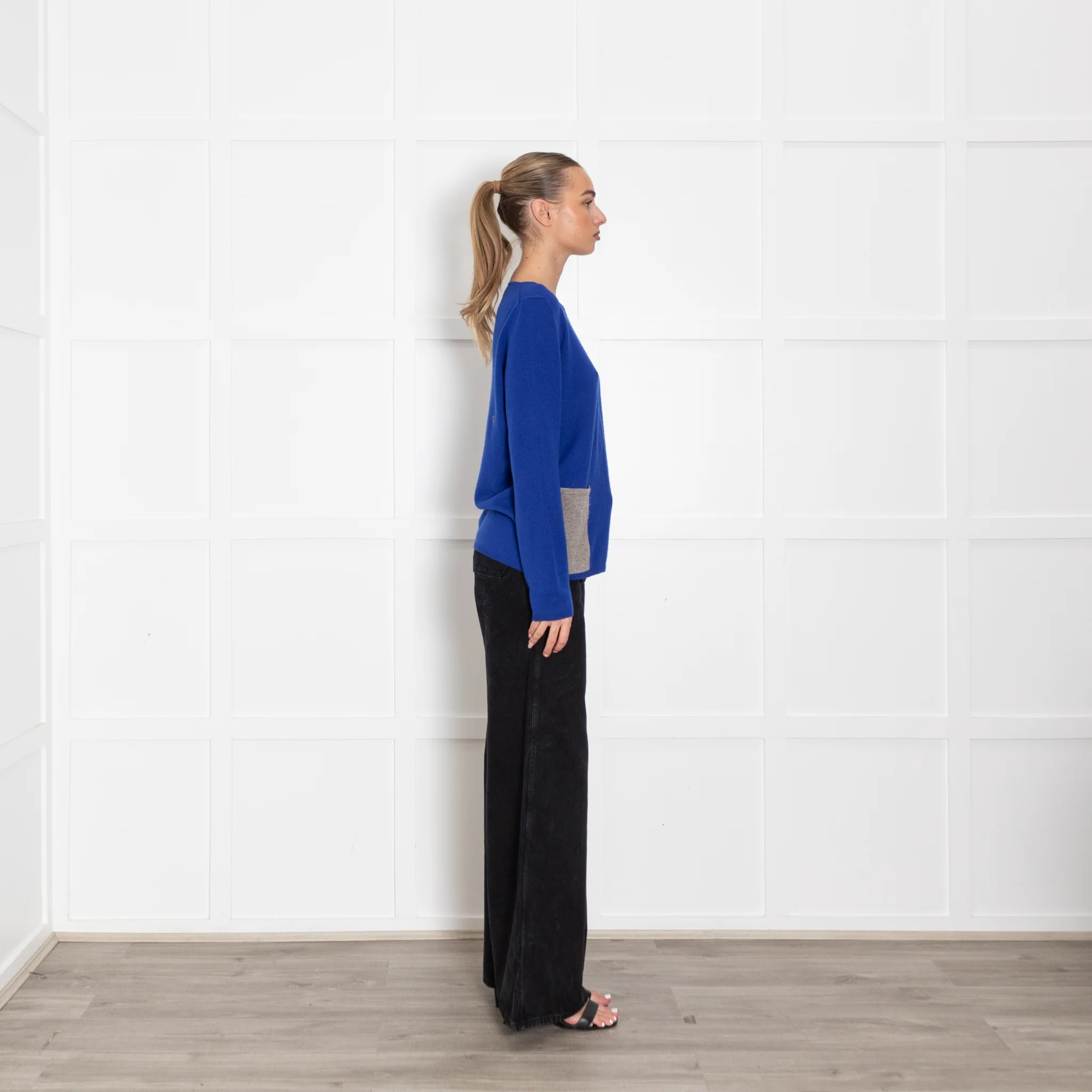 CHINTI & PARKER Blue Cashmere Jumper With Grey Pocket - Image 6