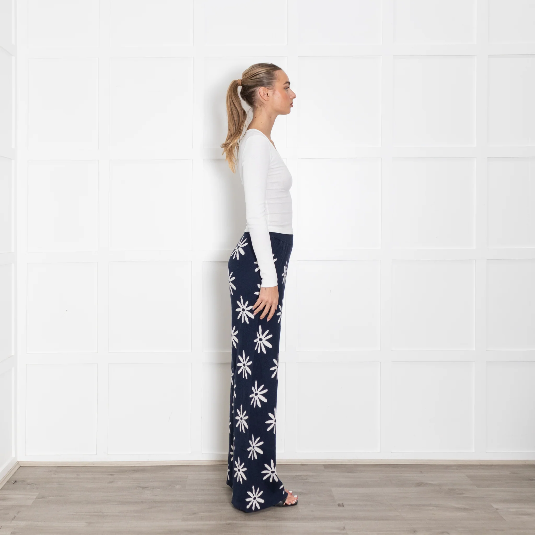 CHINTI & PARKER Ditsy Daisy Blue & White Cashmere Mix Flared Trousers - Image 6