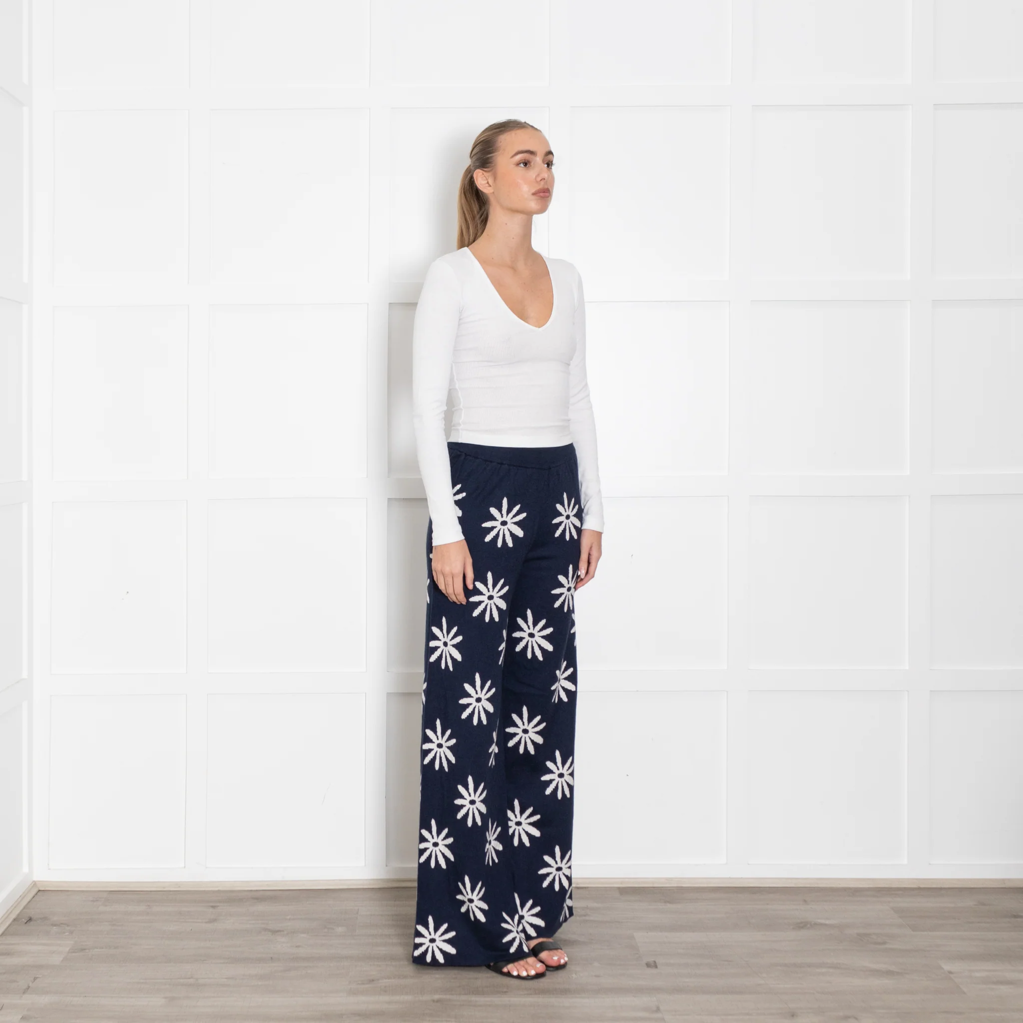 CHINTI & PARKER Ditsy Daisy Blue & White Cashmere Mix Flared Trousers - Image 7