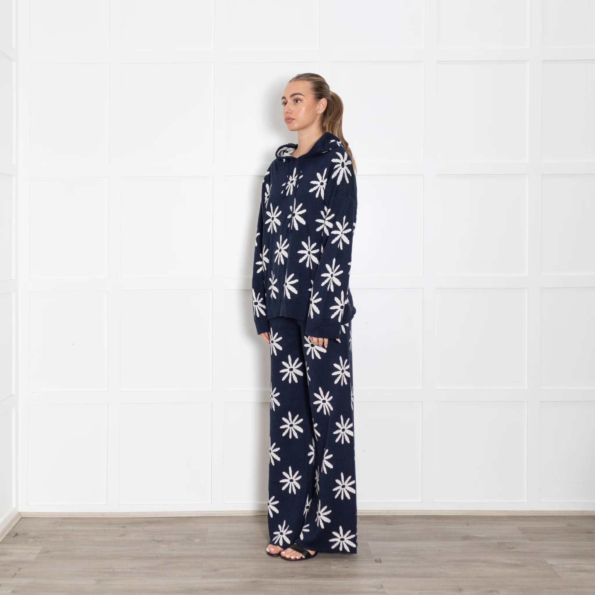 CHINTI & PARKER Ditsy Daisy Blue & White Cashmere Mix Hoodie - Image 3