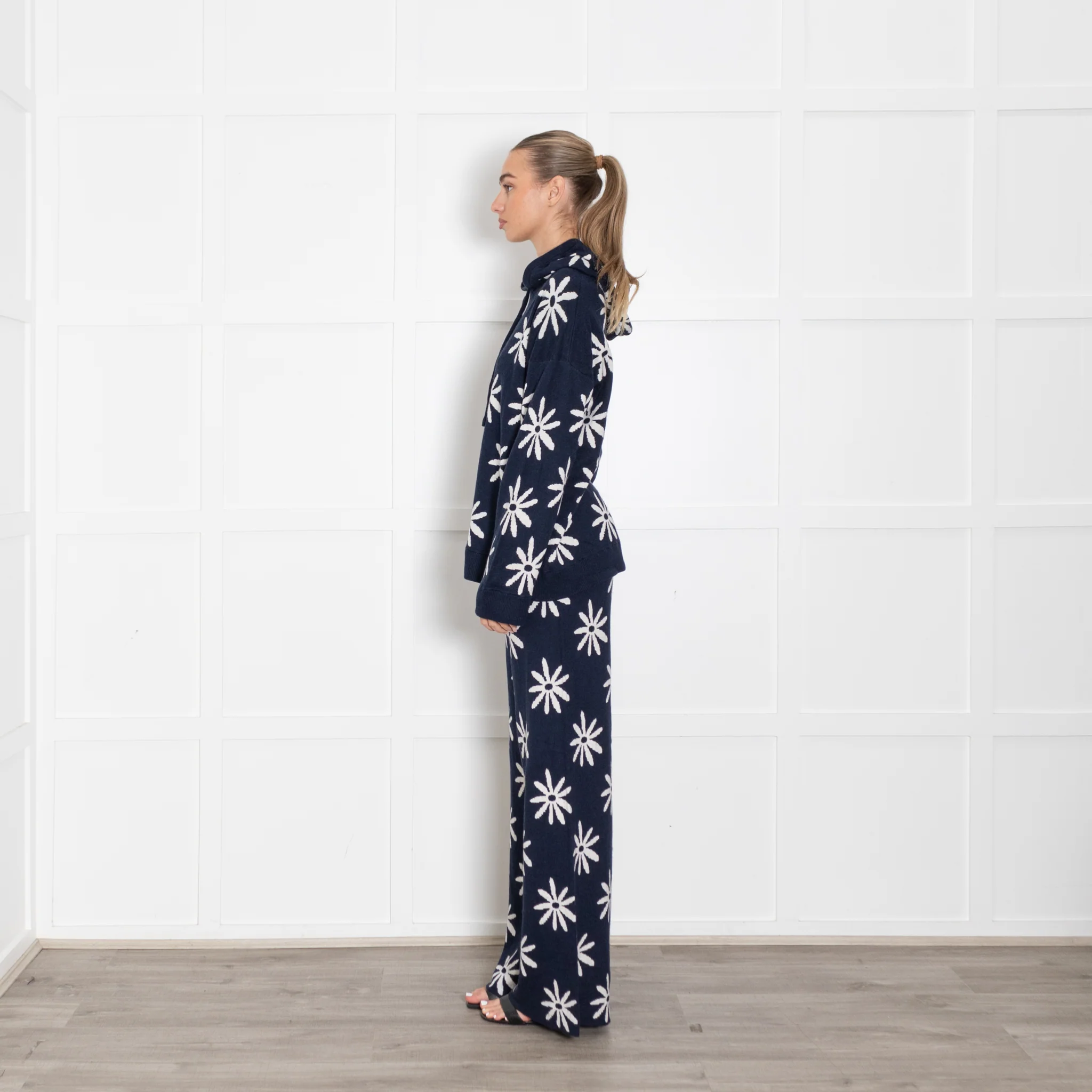 CHINTI & PARKER Ditsy Daisy Blue & White Cashmere Mix Hoodie - Image 4