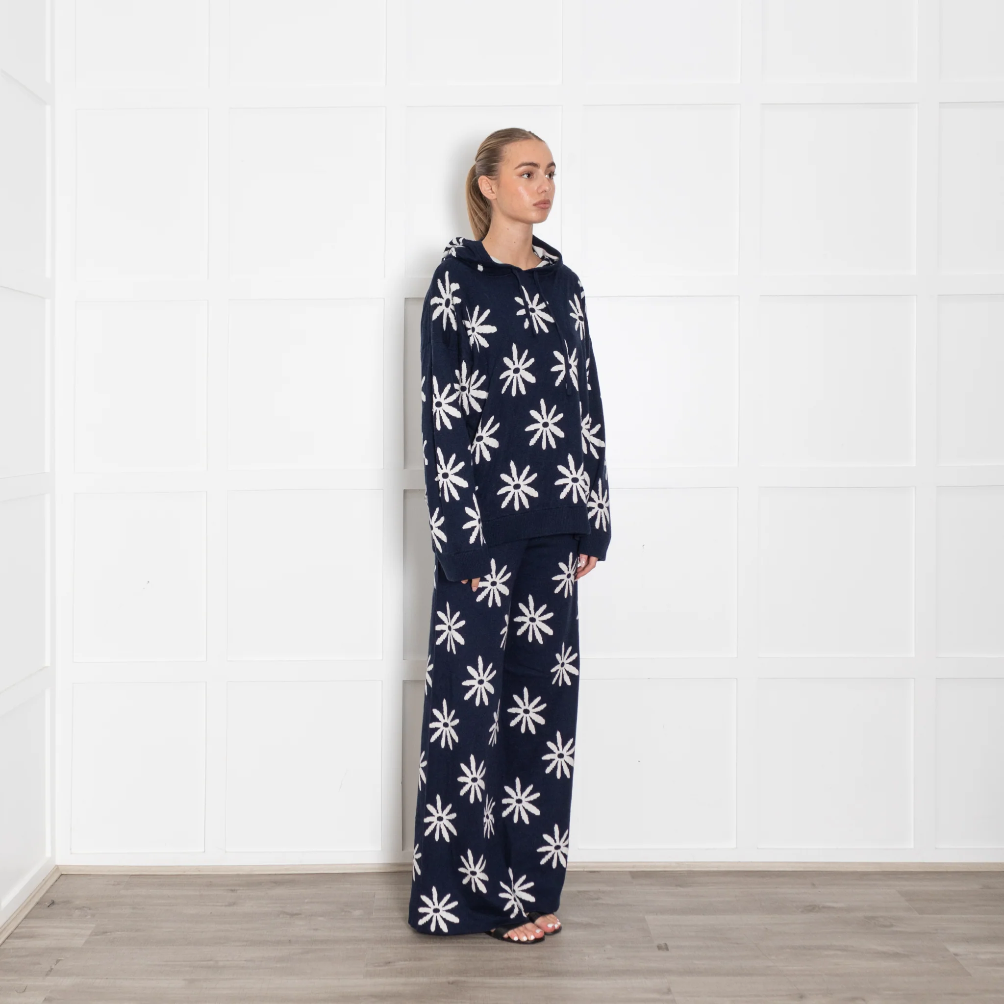 CHINTI & PARKER Ditsy Daisy Blue & White Cashmere Mix Hoodie - Image 7