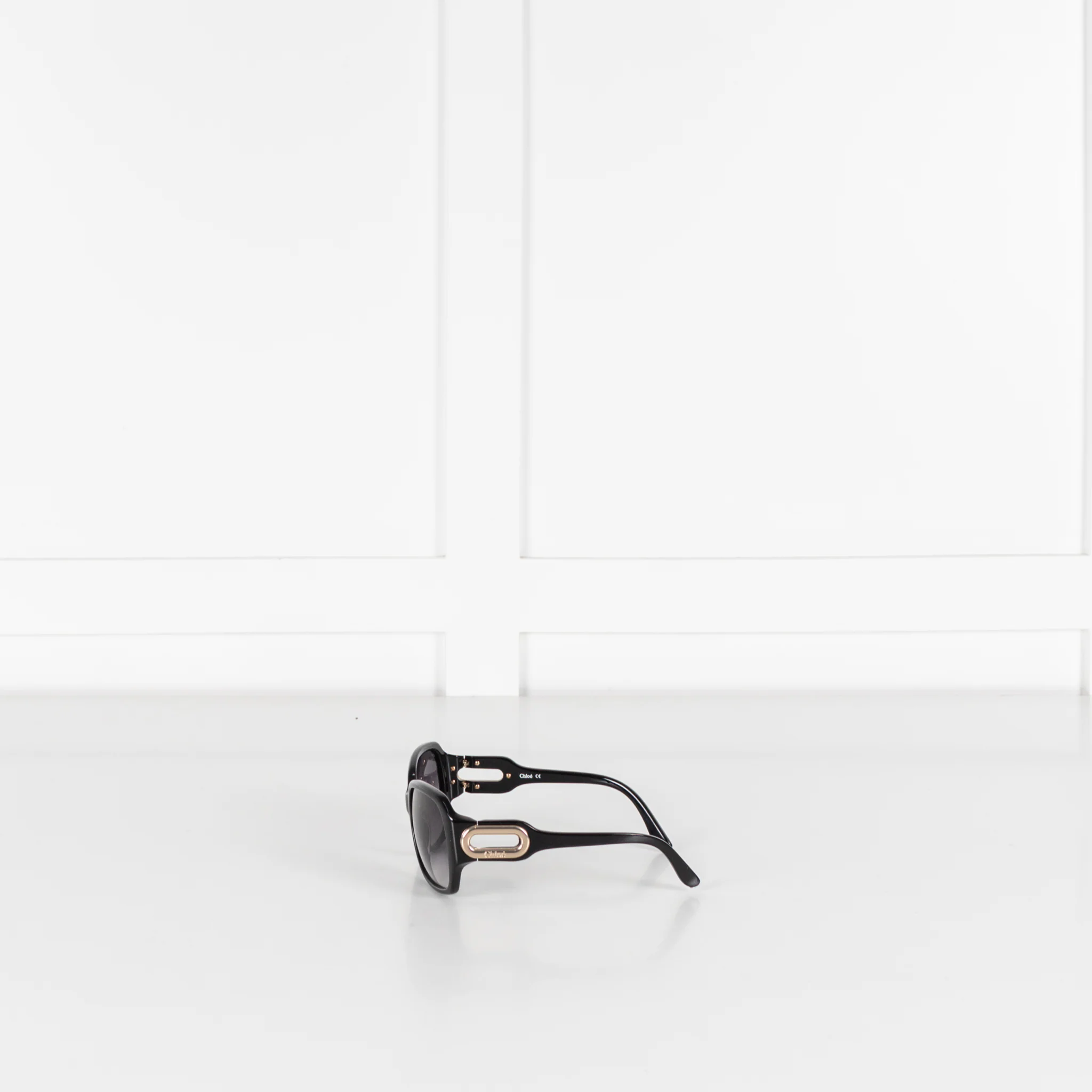 Chloe Black Oversized Sunglasses With Gold Detail & Logo On Arms - Image 4