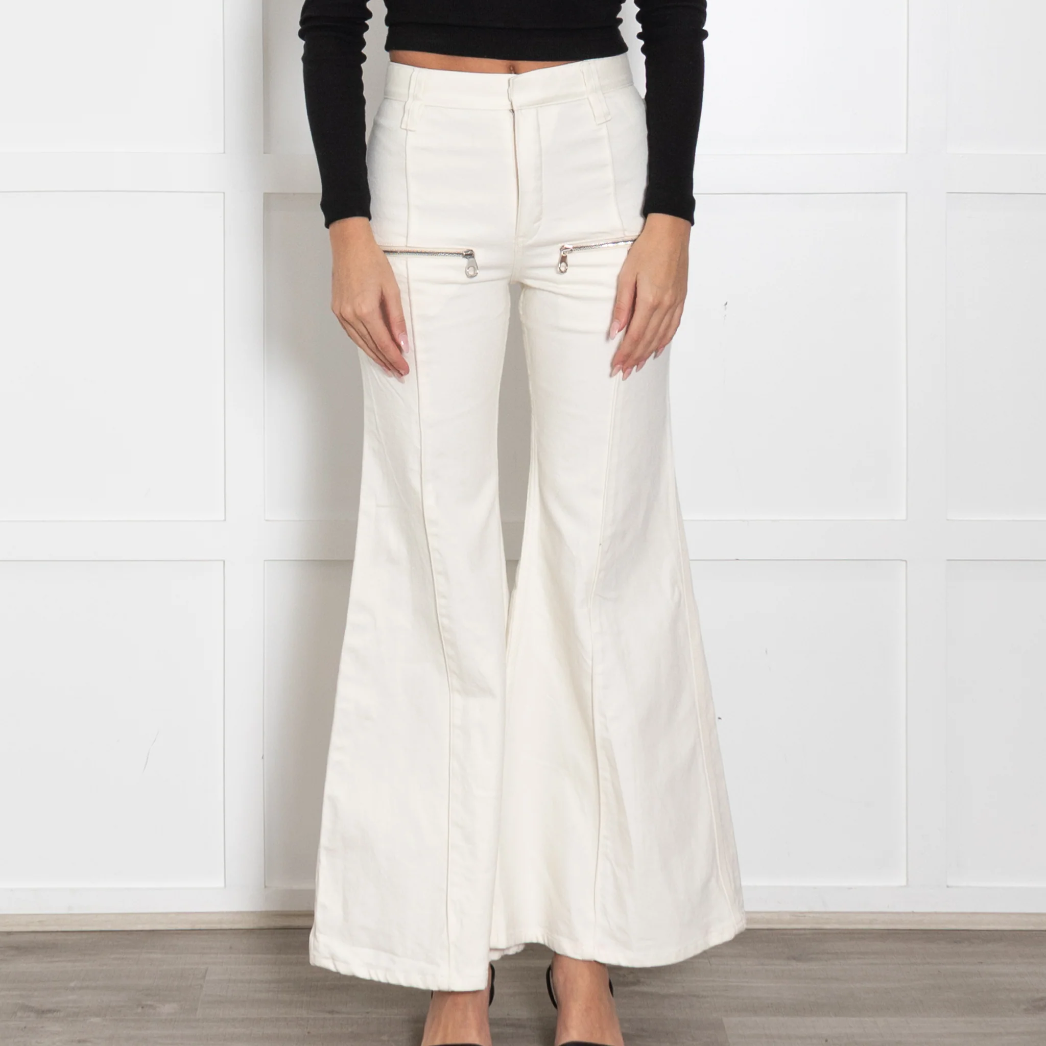Chloe White Denim Flared Jeans with Silver Zip Details - Image 2