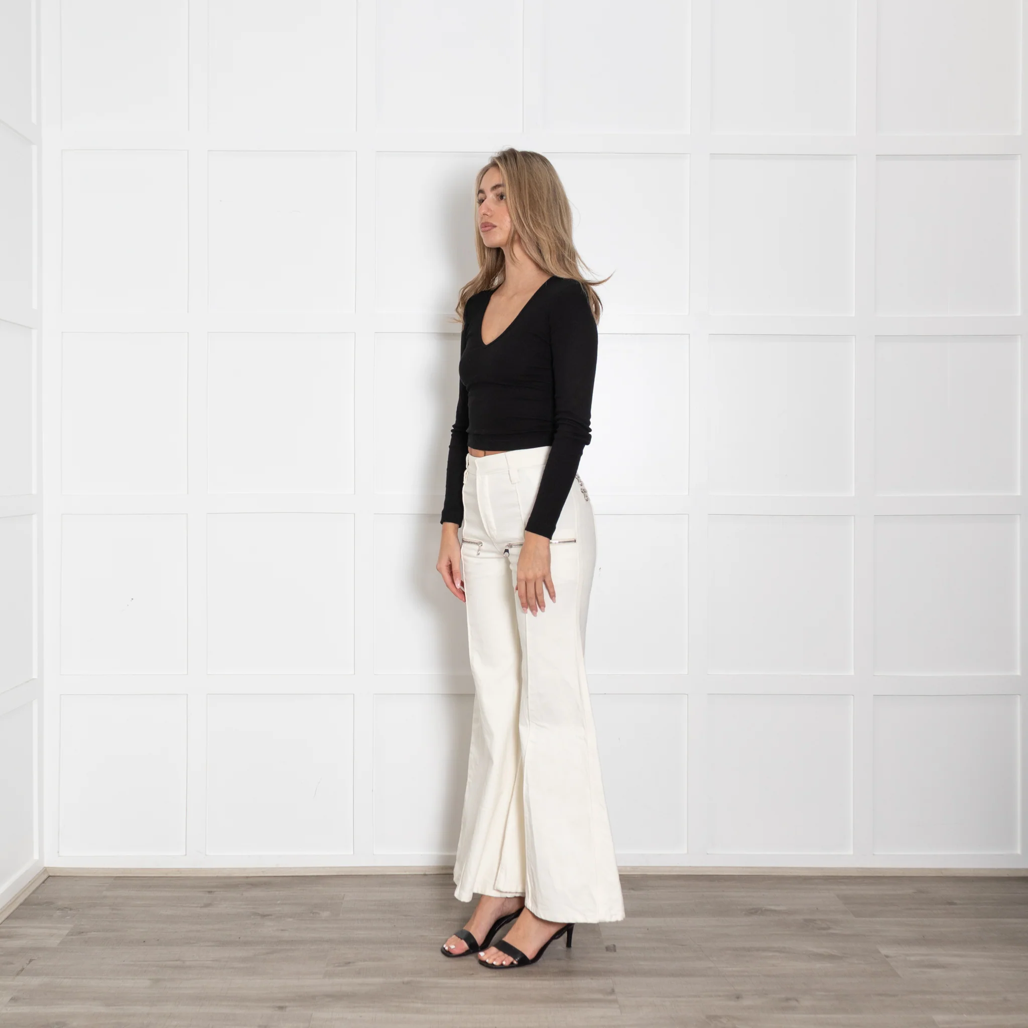 Chloe White Denim Flared Jeans with Silver Zip Details - Image 3