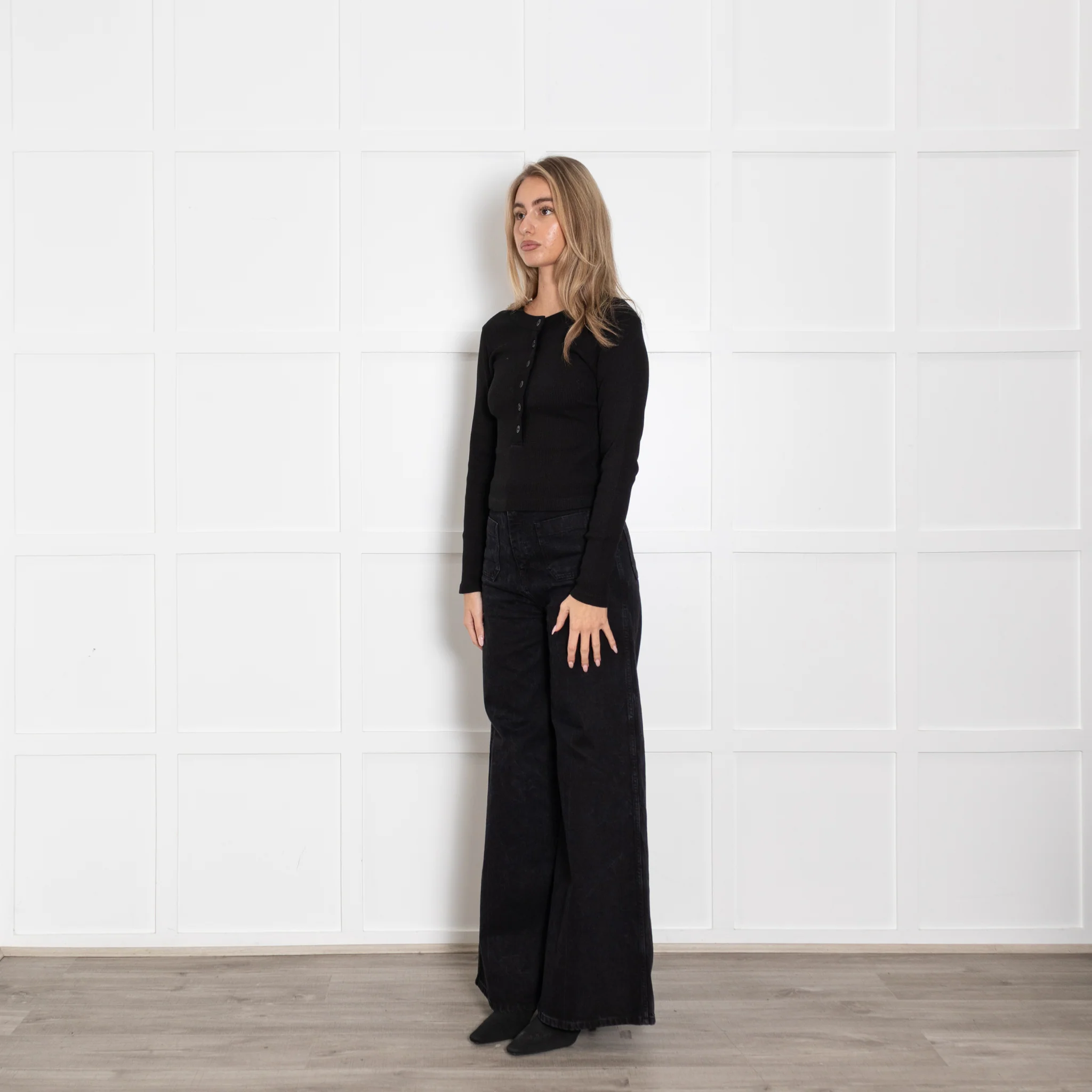 Citizens Of Humanity Faena Black Cropped Crewneck - Image 4