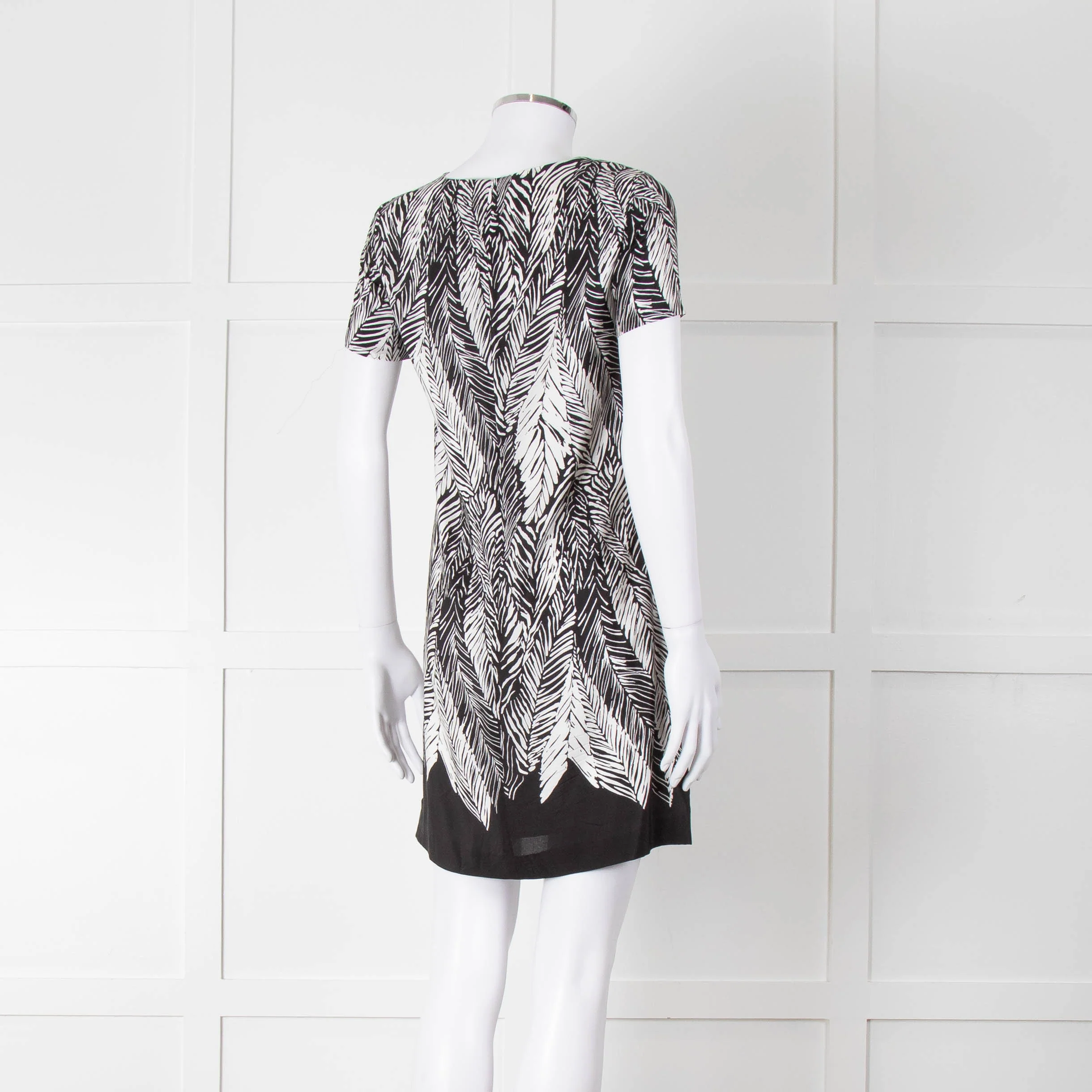 Club Monaco Black And White Palm Print Silk Dress - Image 4