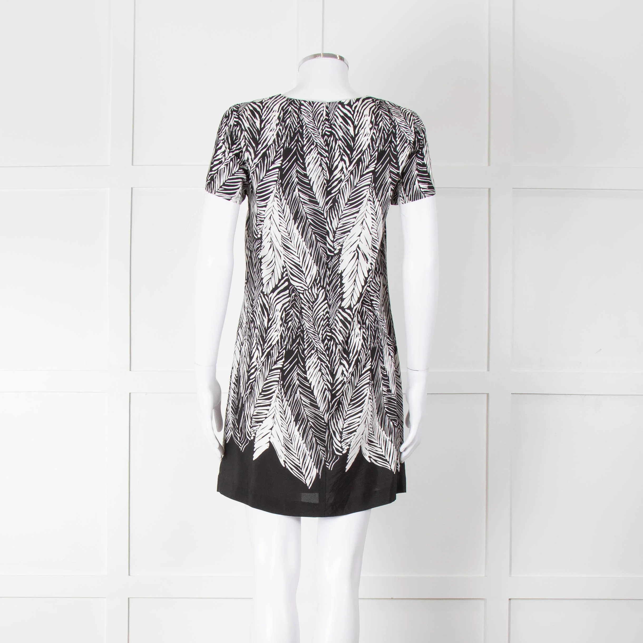 Club Monaco Black And White Palm Print Silk Dress - Image 5
