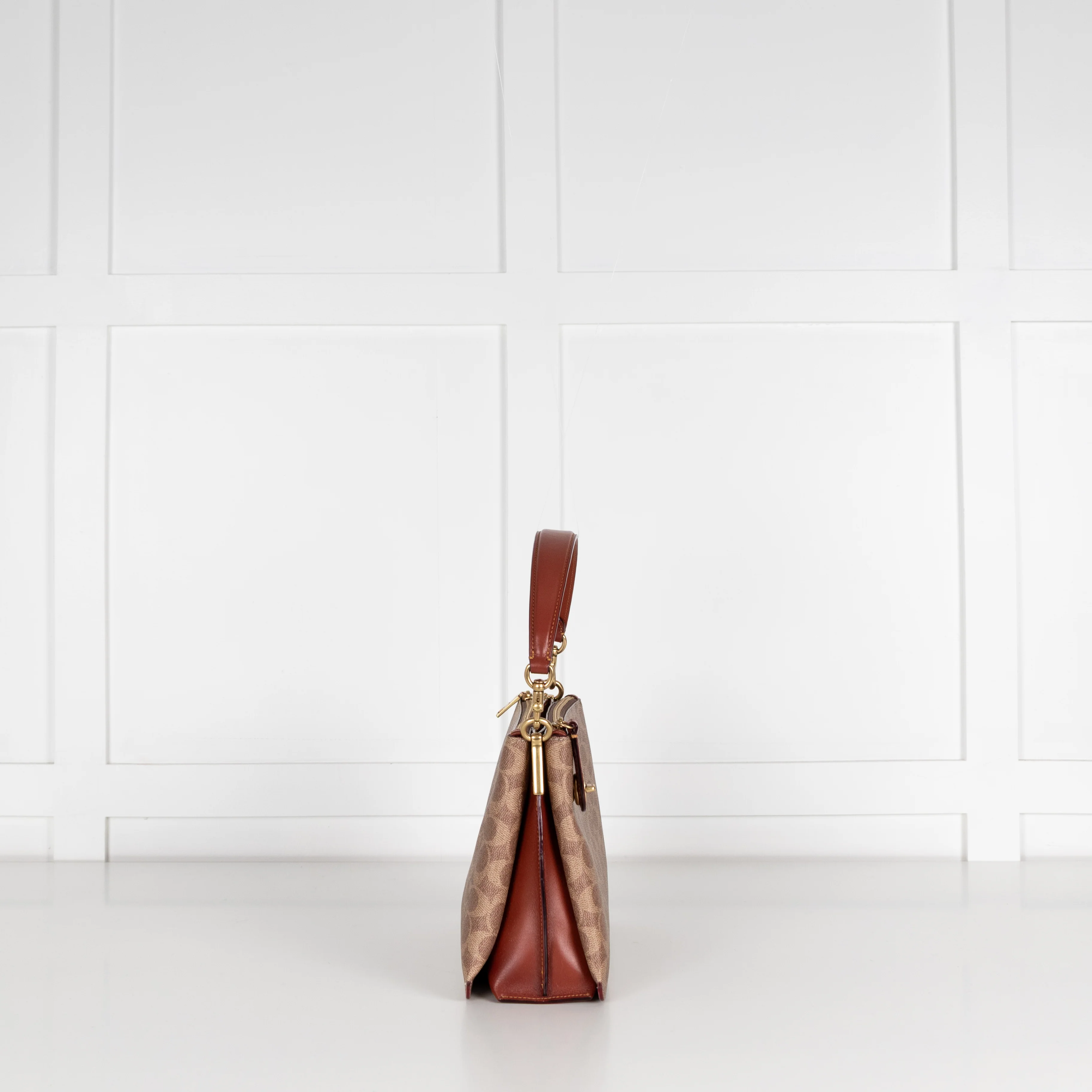Coach Shay Shoulder Bag Signature Canvas - Image 4