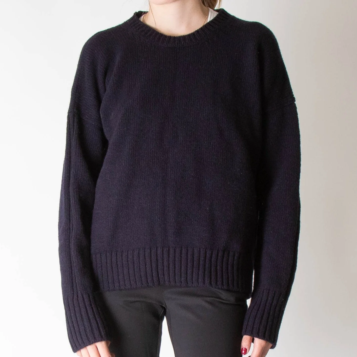 &DAUGHTER Rooska Lambswool Crewneck In Navy Blue - Image 2