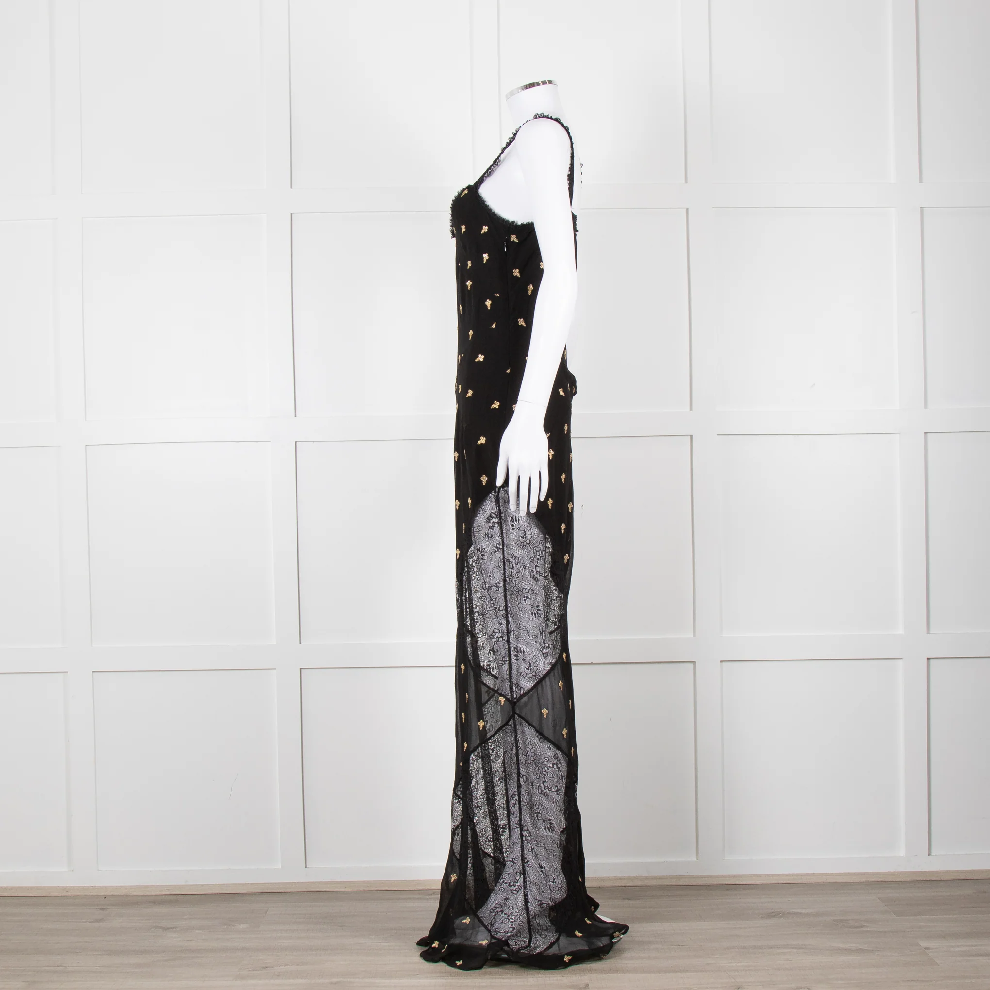 De La Vali Black Chiffon and Lace Gown with Gold Embroidery - Image 7