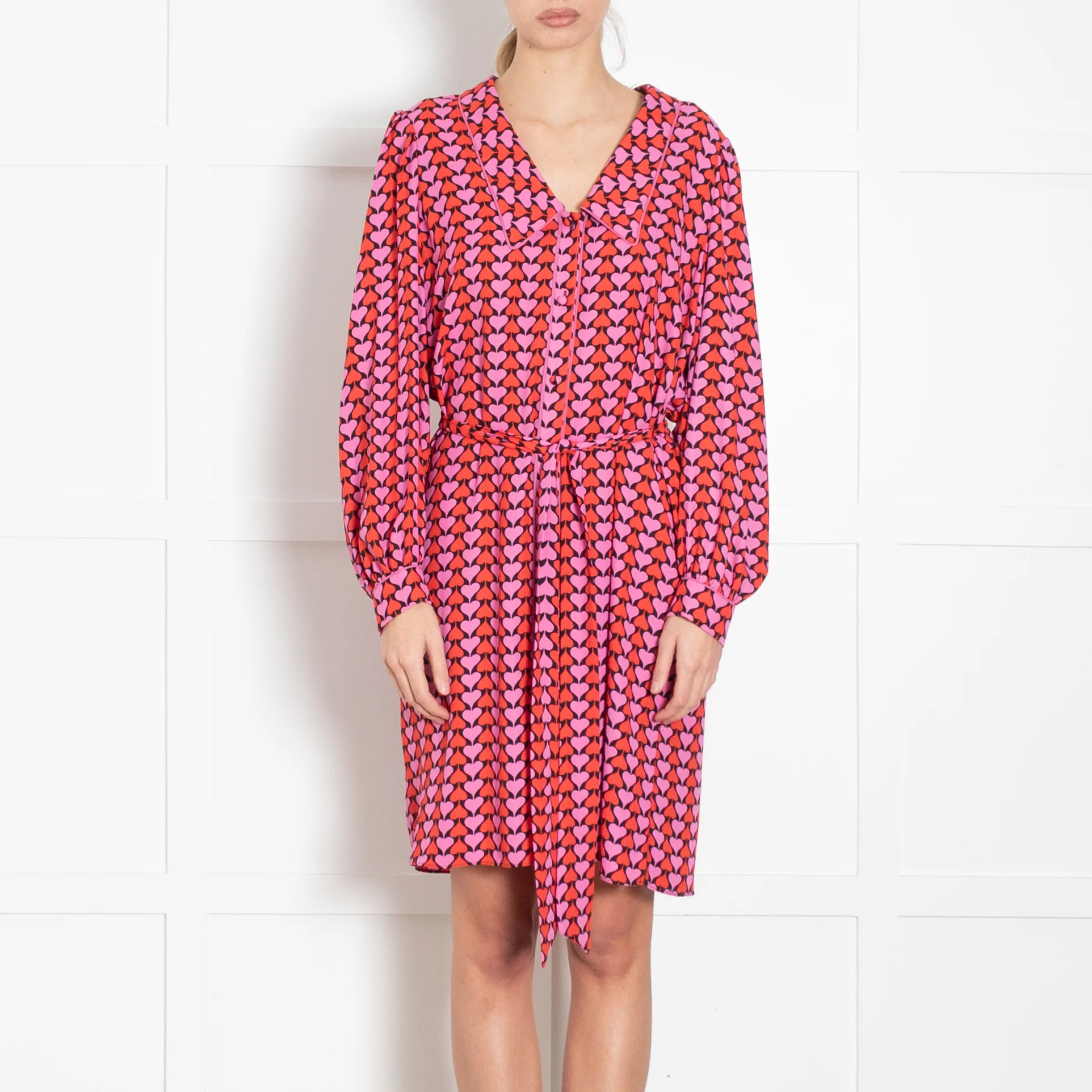 Diane Von Furstenberg Black Pink Red Heart Print Belted Dress - Image 2