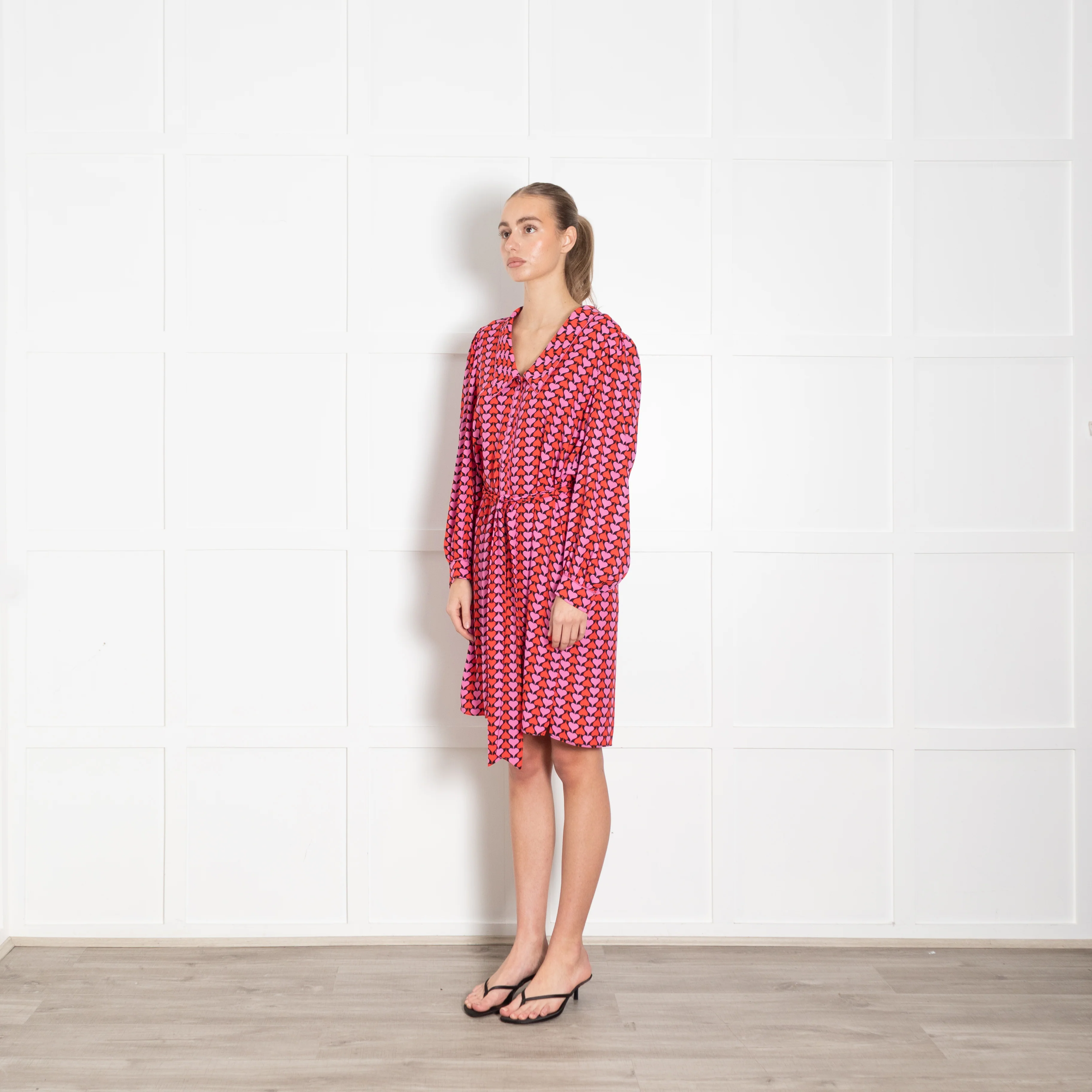 Diane Von Furstenberg Black Pink Red Heart Print Belted Dress - Image 3