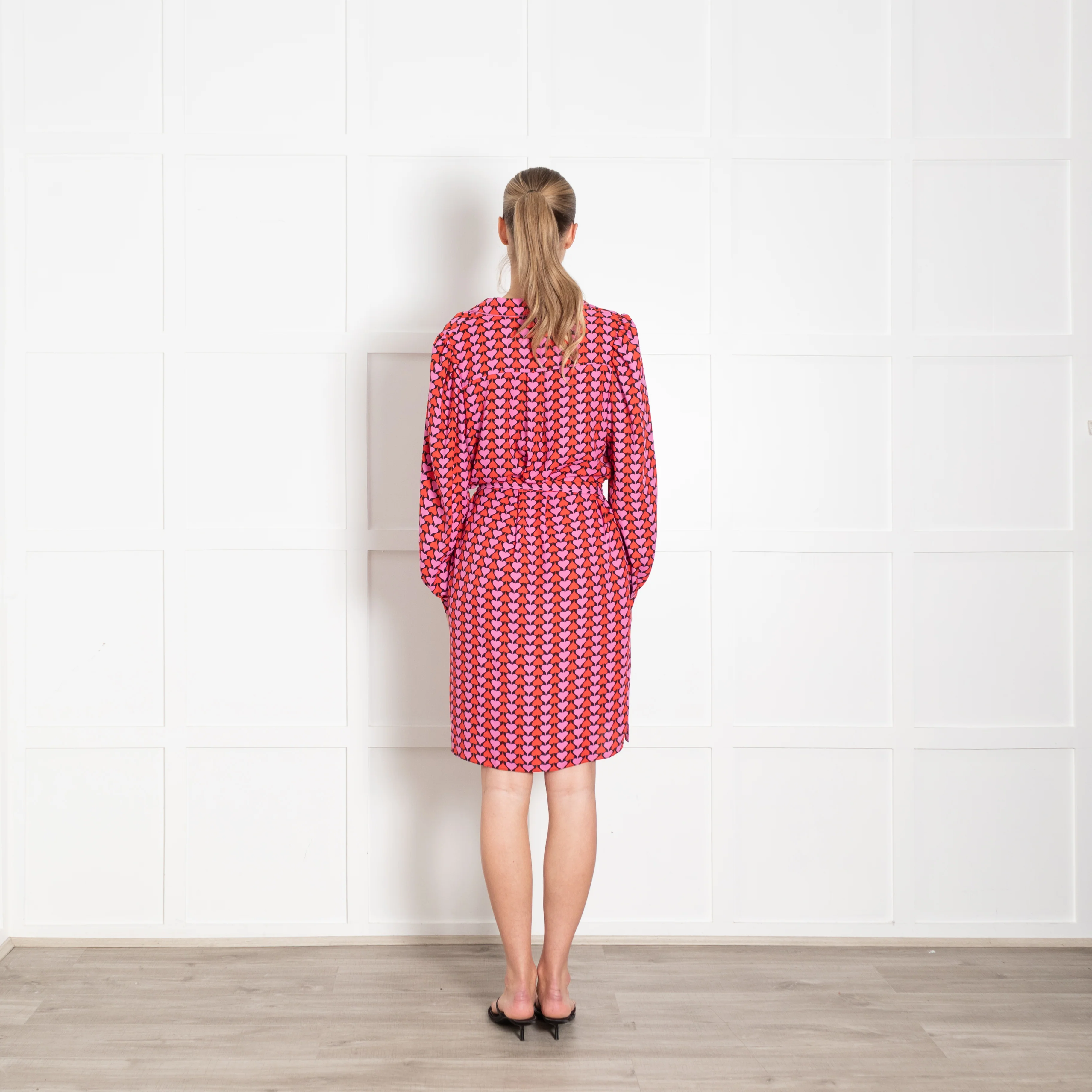 Diane Von Furstenberg Black Pink Red Heart Print Belted Dress - Image 5