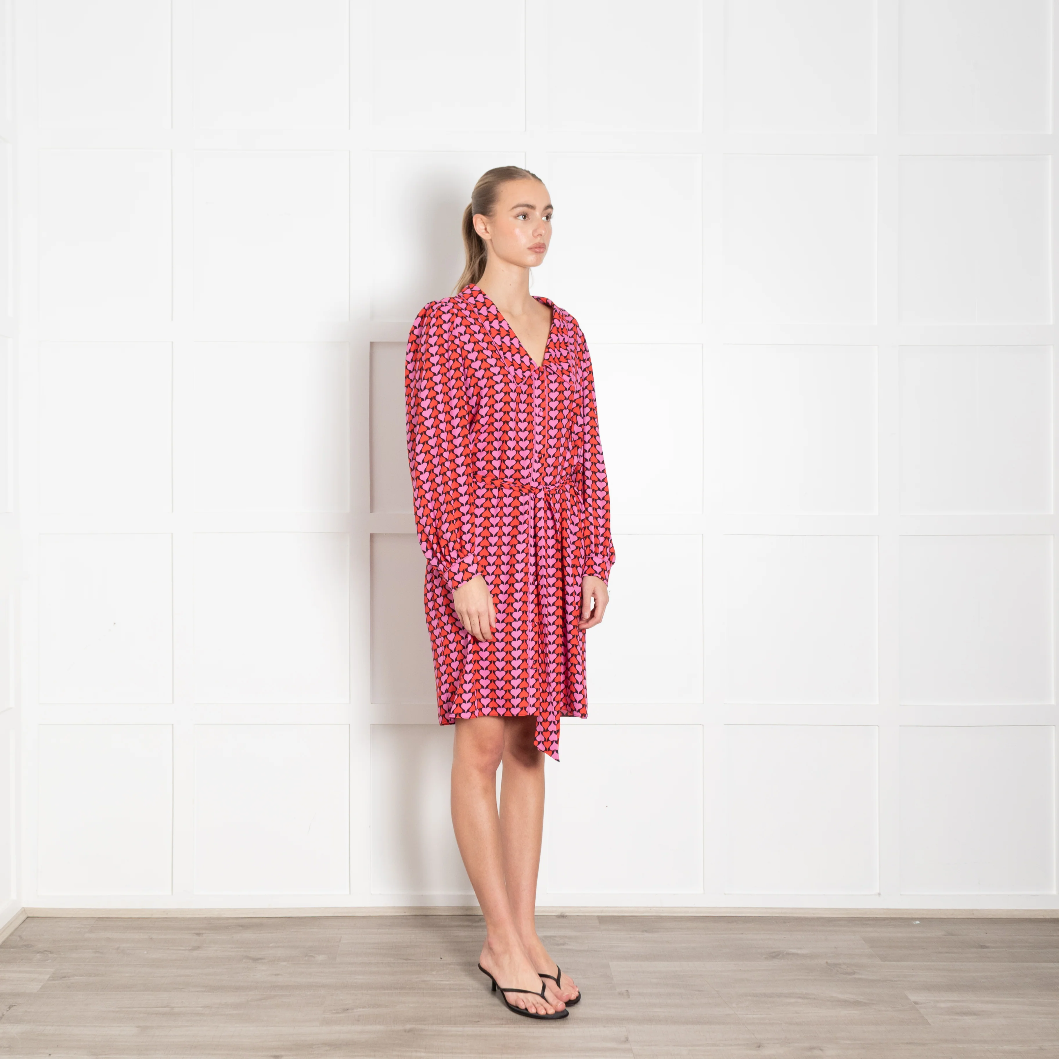 Diane Von Furstenberg Black Pink Red Heart Print Belted Dress - Image 7